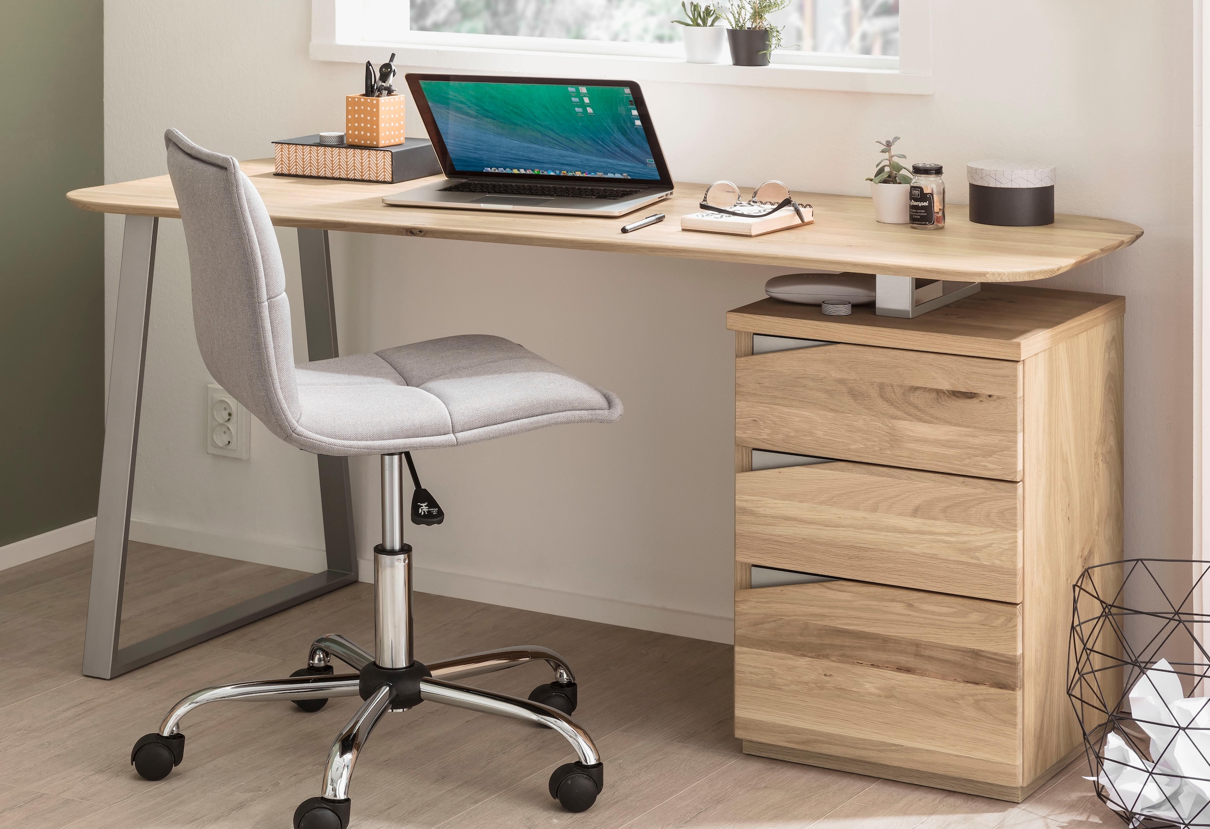 VOGL Möbelfabrik Schreibtisch »Erik«, mit Schweizer Kante, teilmassiv, Breite 150 cm, Made in Germany