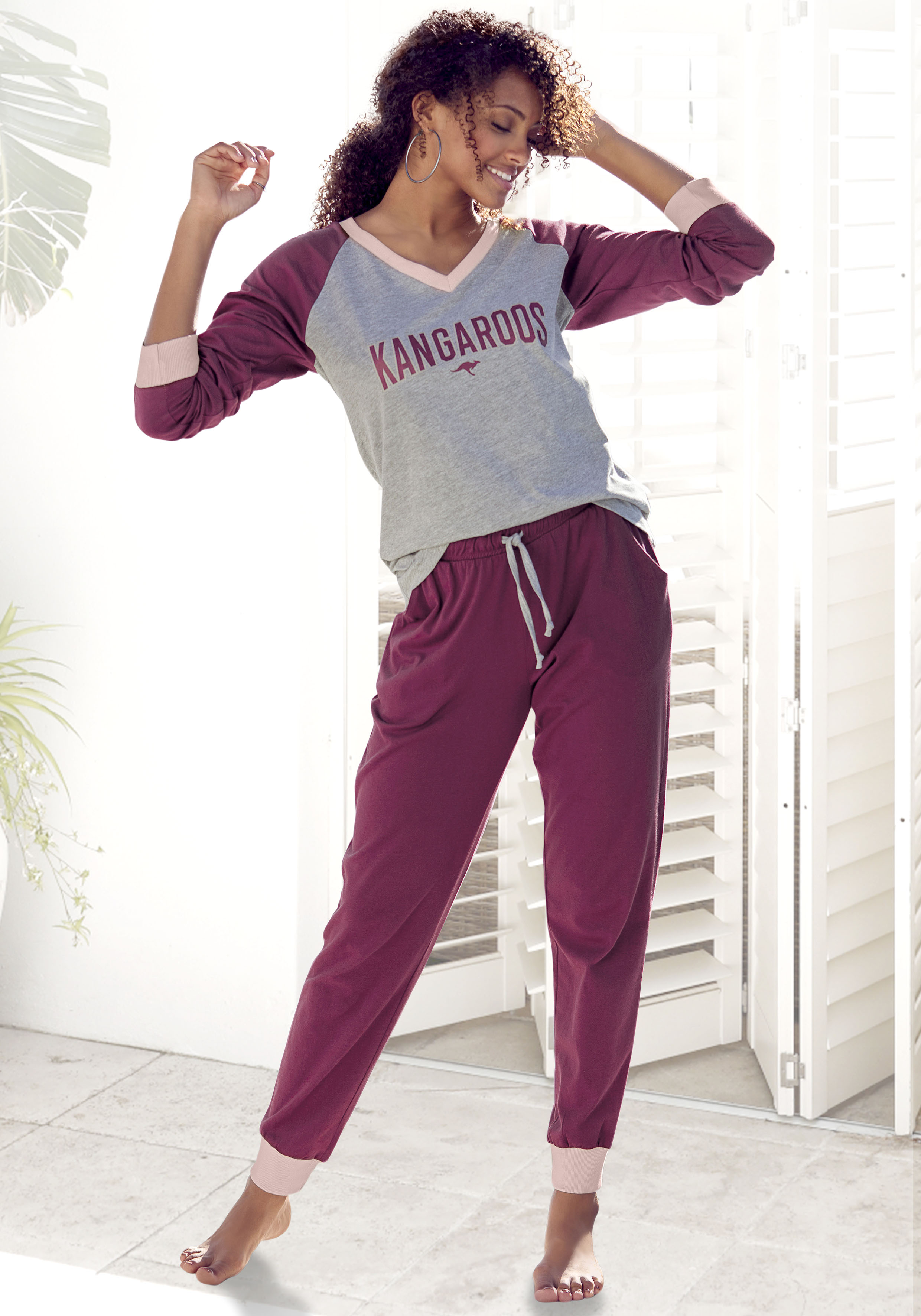 KangaROOS Pyjama Set, 2 tlg. mit kontrastfarbenen Raglanärmeln
