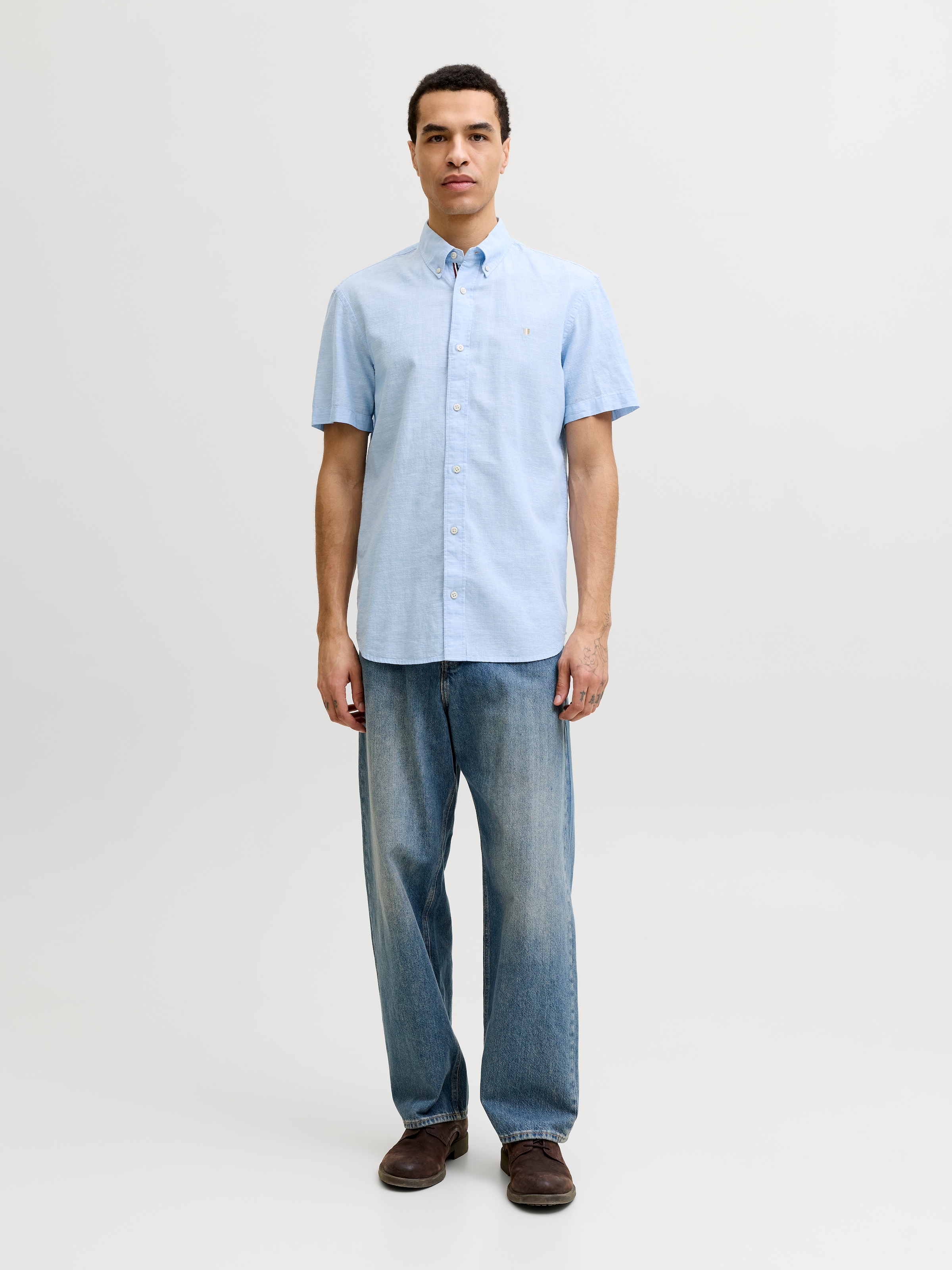 Jack & Jones Kurzarmhemd »JPRBLUSUMMER LIN. BL. SHIELD SS SHIRT SN« mit Stickerei