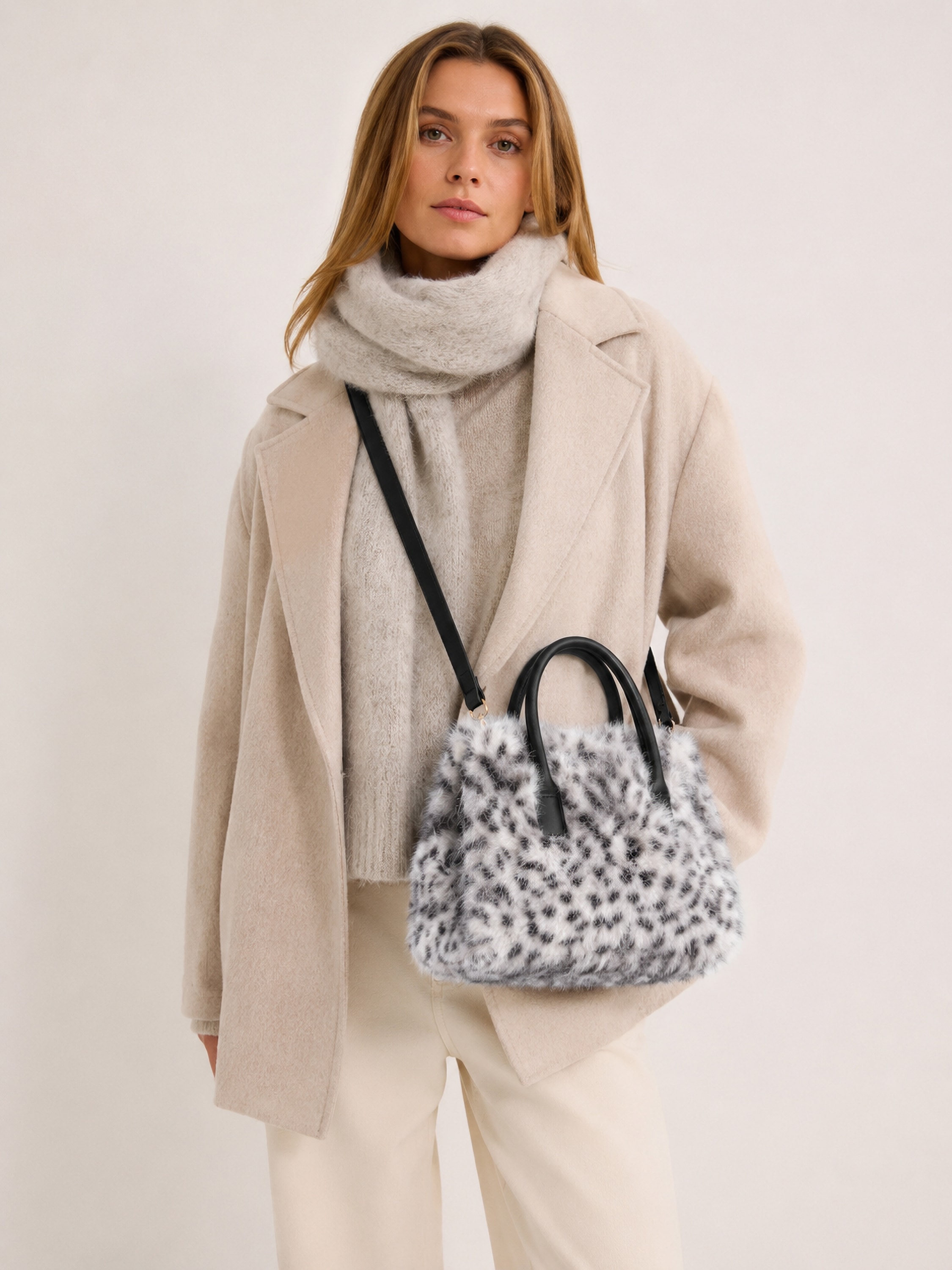 COLLEZIONE ALESSANDRO Henkeltasche »Ewok« aus kuschelweichem Material