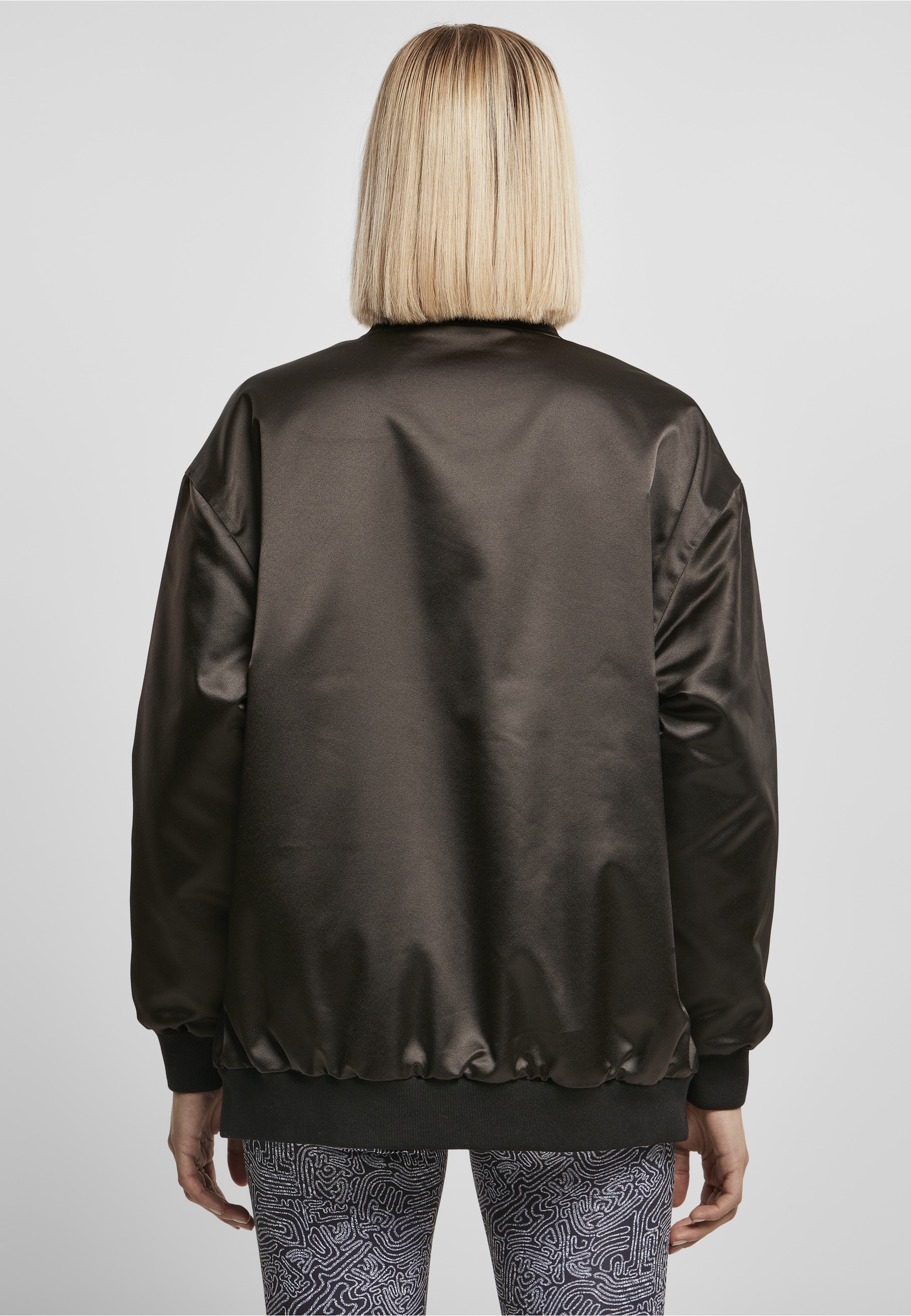 URBAN CLASSICS Anorak »Urban Classics Damen Ladies Oversized Satin Bomber Jacket« 1 Stk. tlg. ohne Kapuze