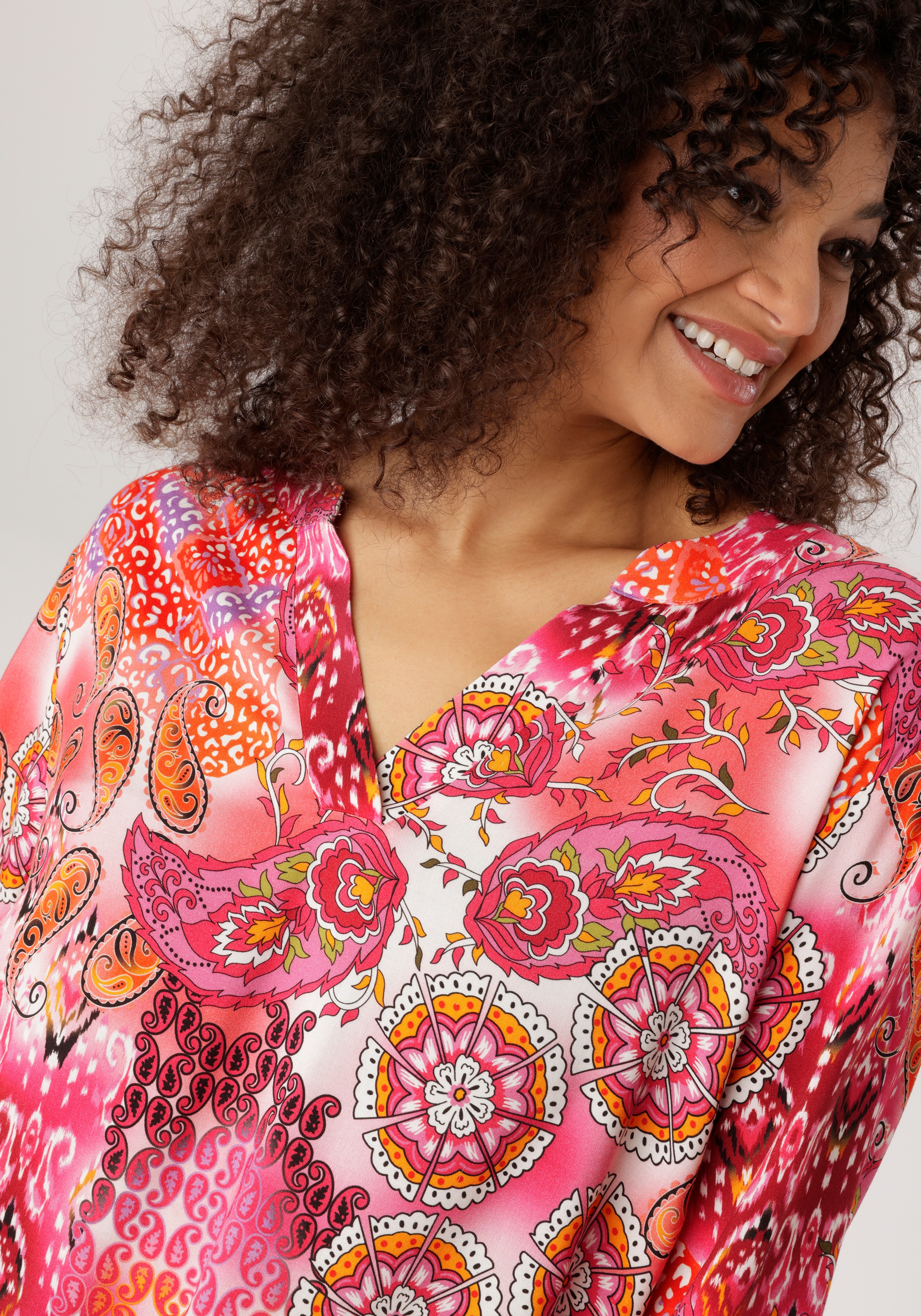 Thumbnail - Aniston PLUS Schlupfbluse mit extravaganten farbenfrohes Blumen-Paileydessin - NEUE KOLLEKTION