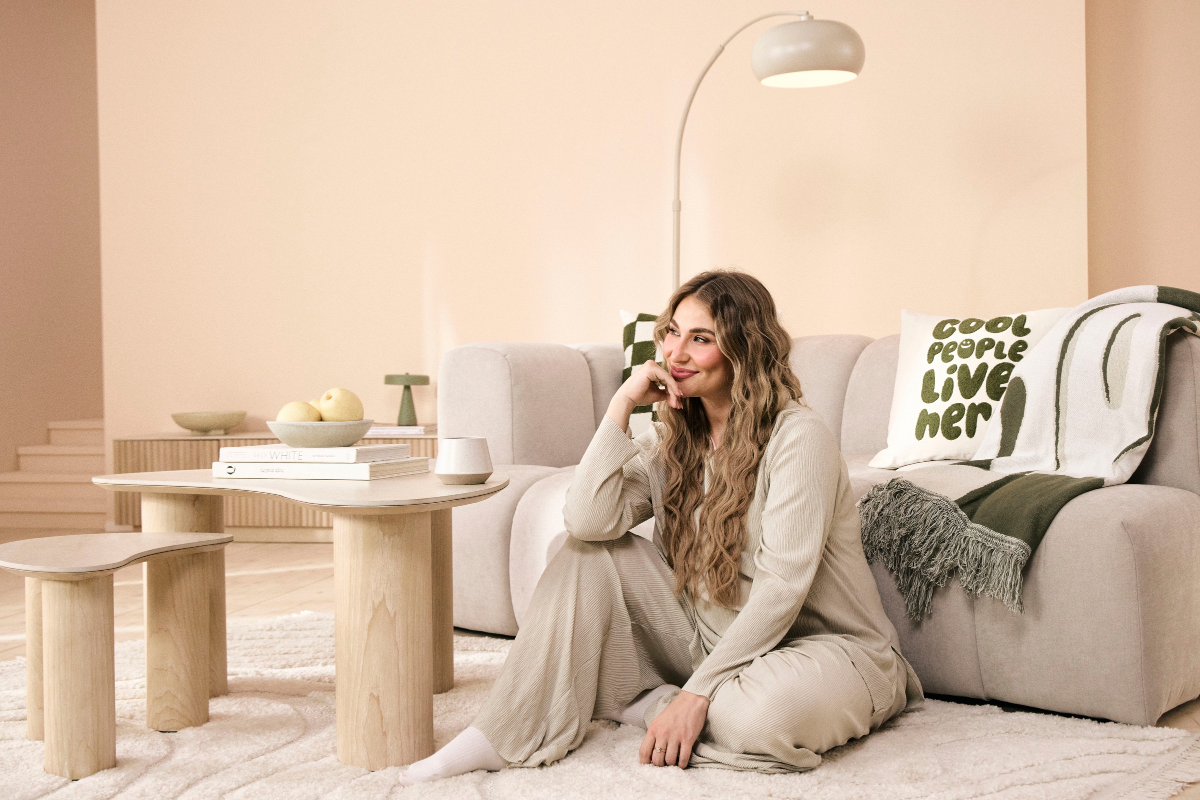 homsy by Ana Johnson TV-Schrank »Solva« Holzoptik aus Esche, geriffelte Front, Keramikplatte, Breite 138 cm