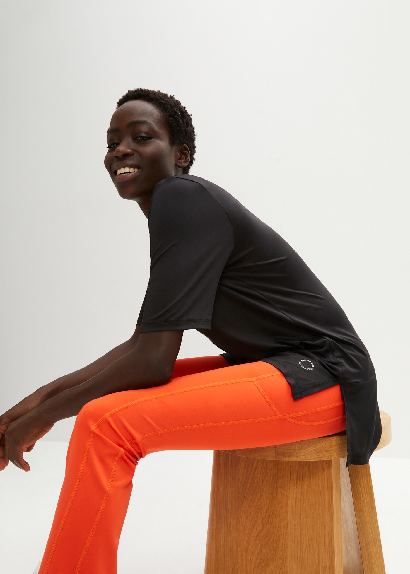 bonprix T-Shirt bequeme Passform, Halbarm, sportlicher Stil, mit Mesheinsatz im Rücken