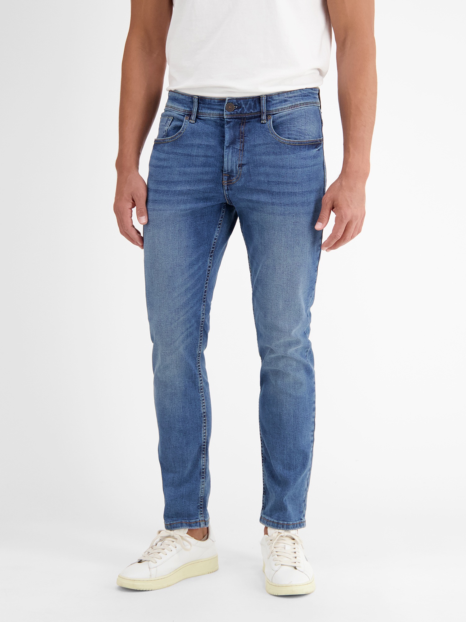 Thumbnail - LERROS Relax-fit-Jeans "BAXTER 5-Pocket-Denim, RELAXED FIT, unifarben" Gerader Schnitt, Stretch-Denim, pflegeleicht