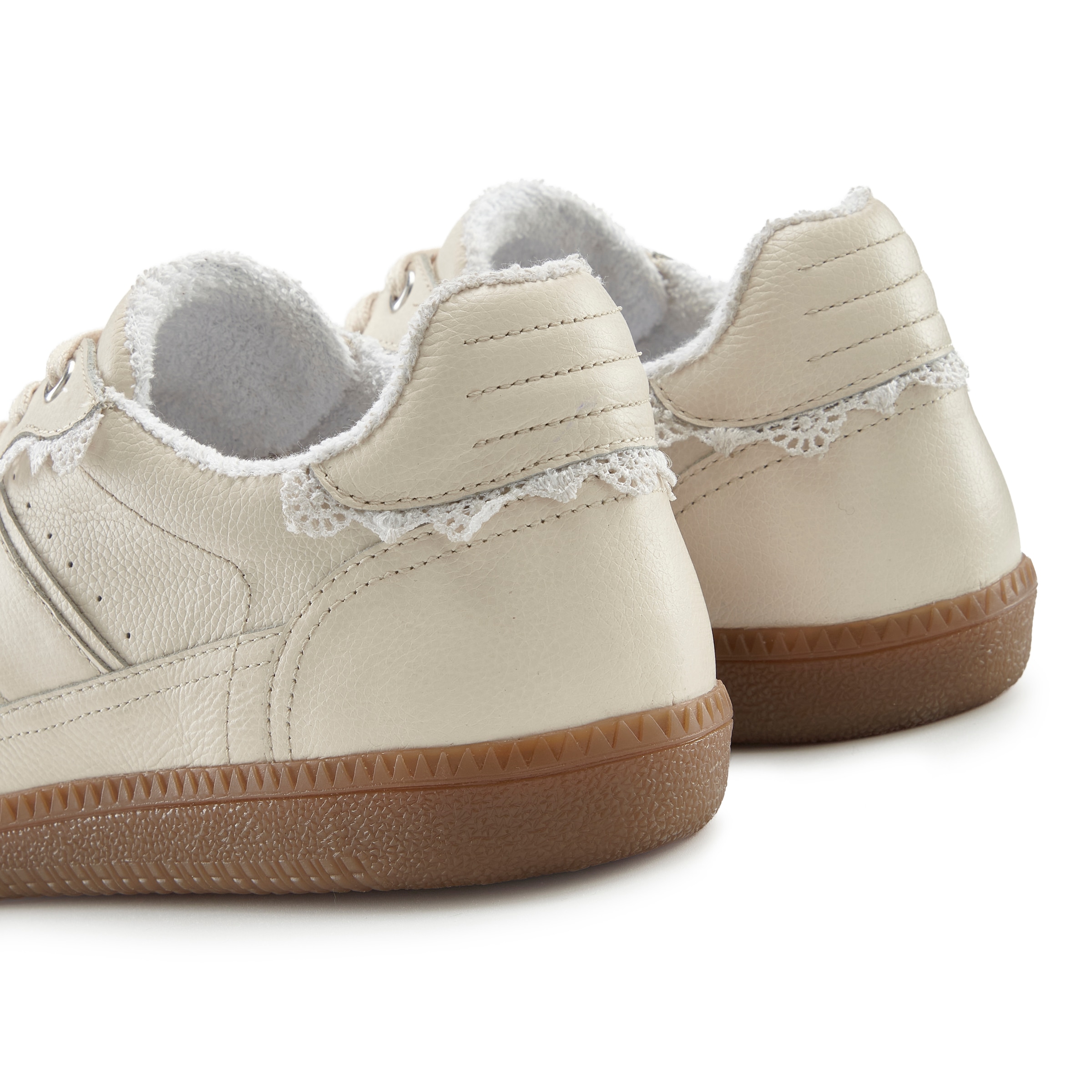 LASCANA Sneaker, Freizeitschuh, Halbschuh aus Leder mit Spitzen Details