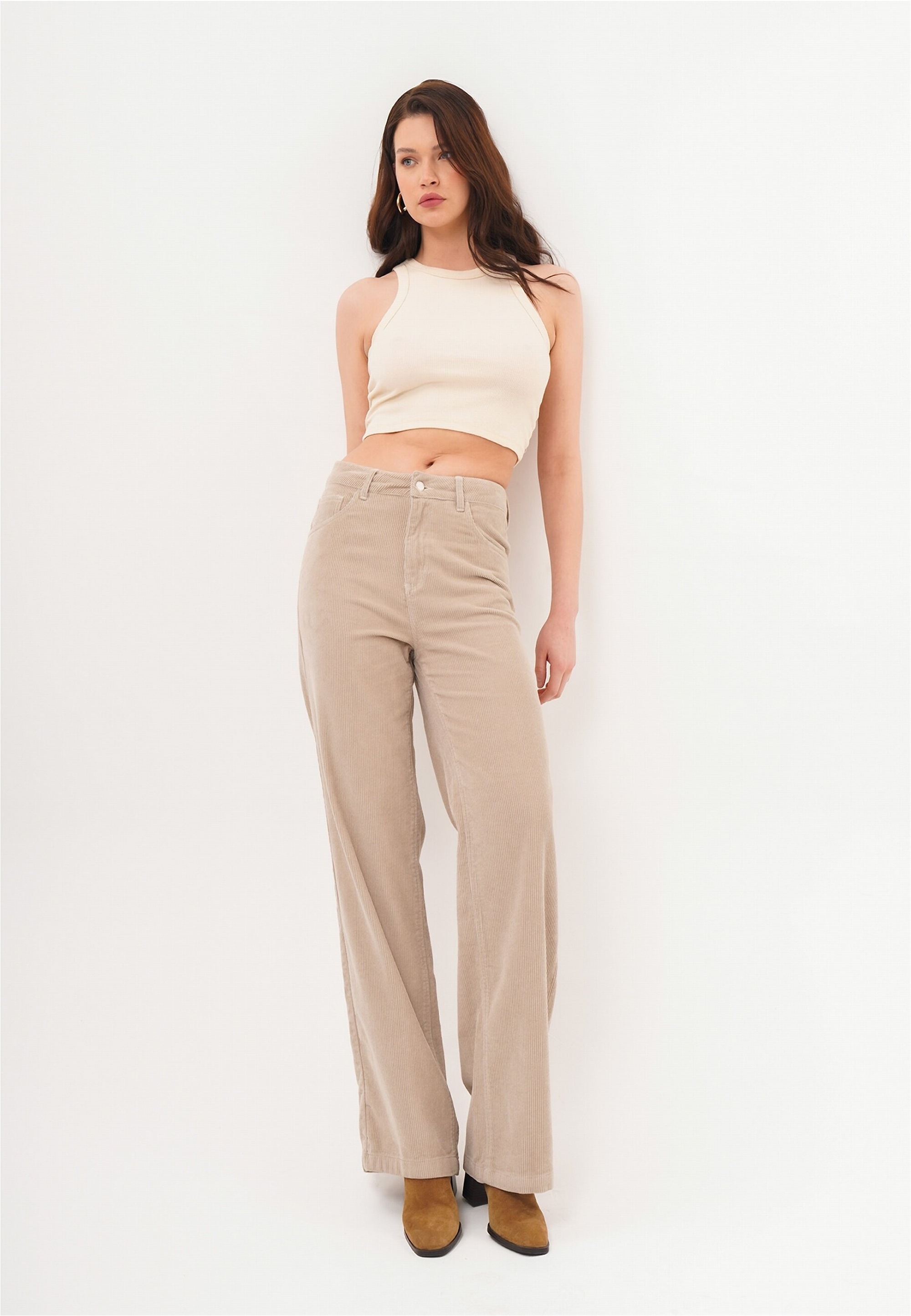 freshlions Cordhose »Jara«, mit ausgestelltem Bein