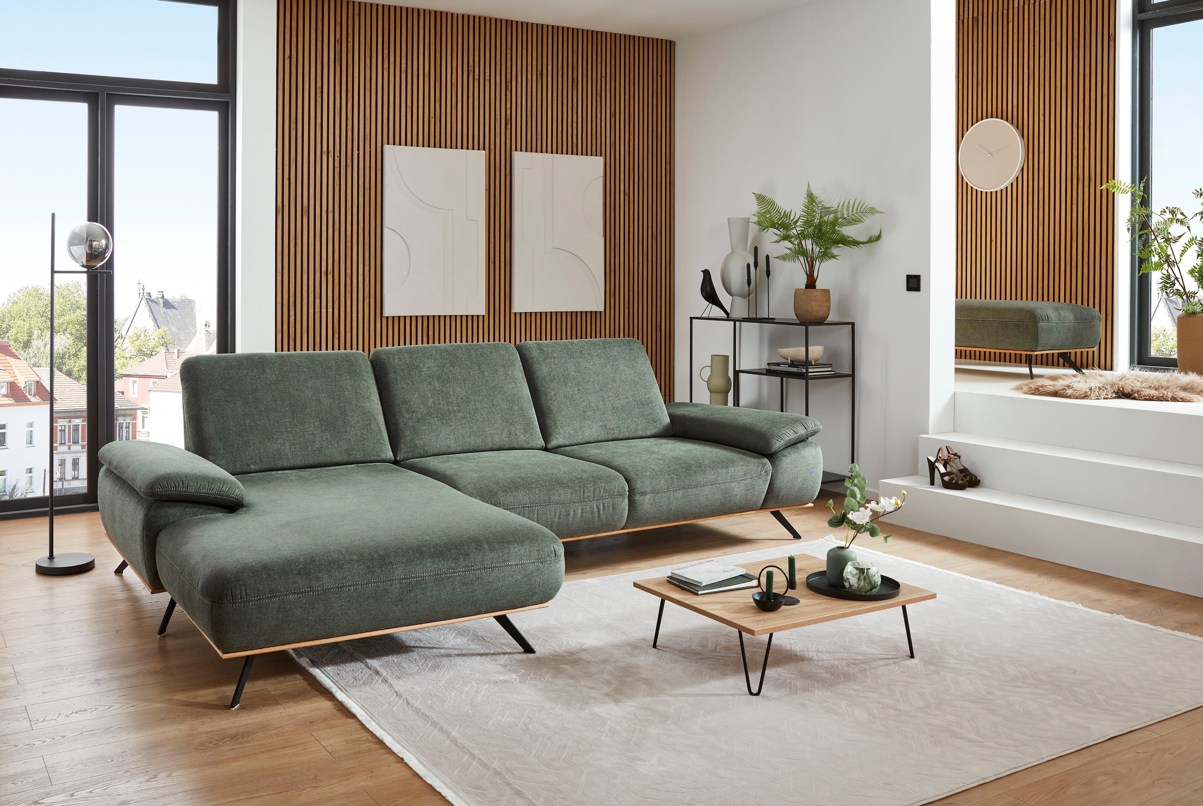 Die PlanBar Ecksofa "ZE-EM18063, Breite 322 cm" wahlweise mit Sitztiefen- und Armteilverstellung