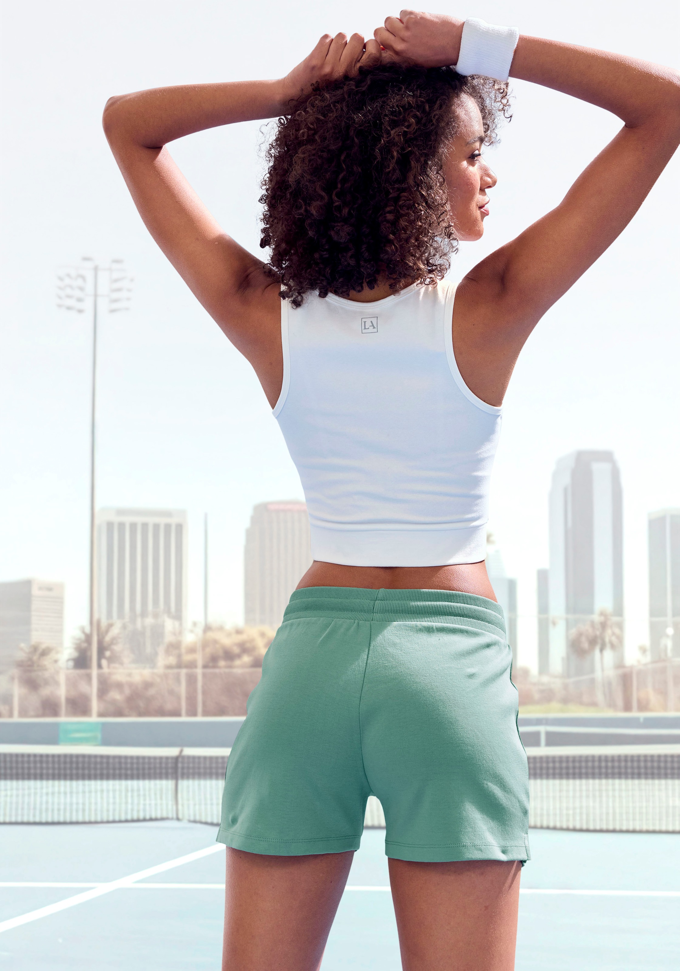 LASCANA ACTIVE mit kleinen Seitenschlitzen günstig online kaufen