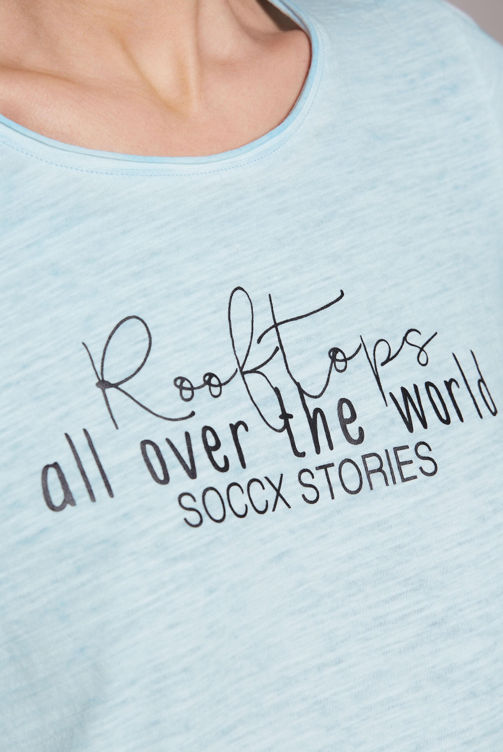 SOCCX Rundhalsshirt, mit offenen Kanten