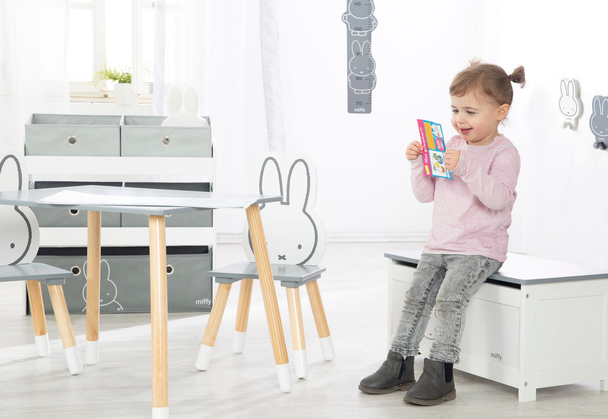 roba® Kinderregal »miffy®, grau«, inklusive 5 Stoffboxen in 2 Größen