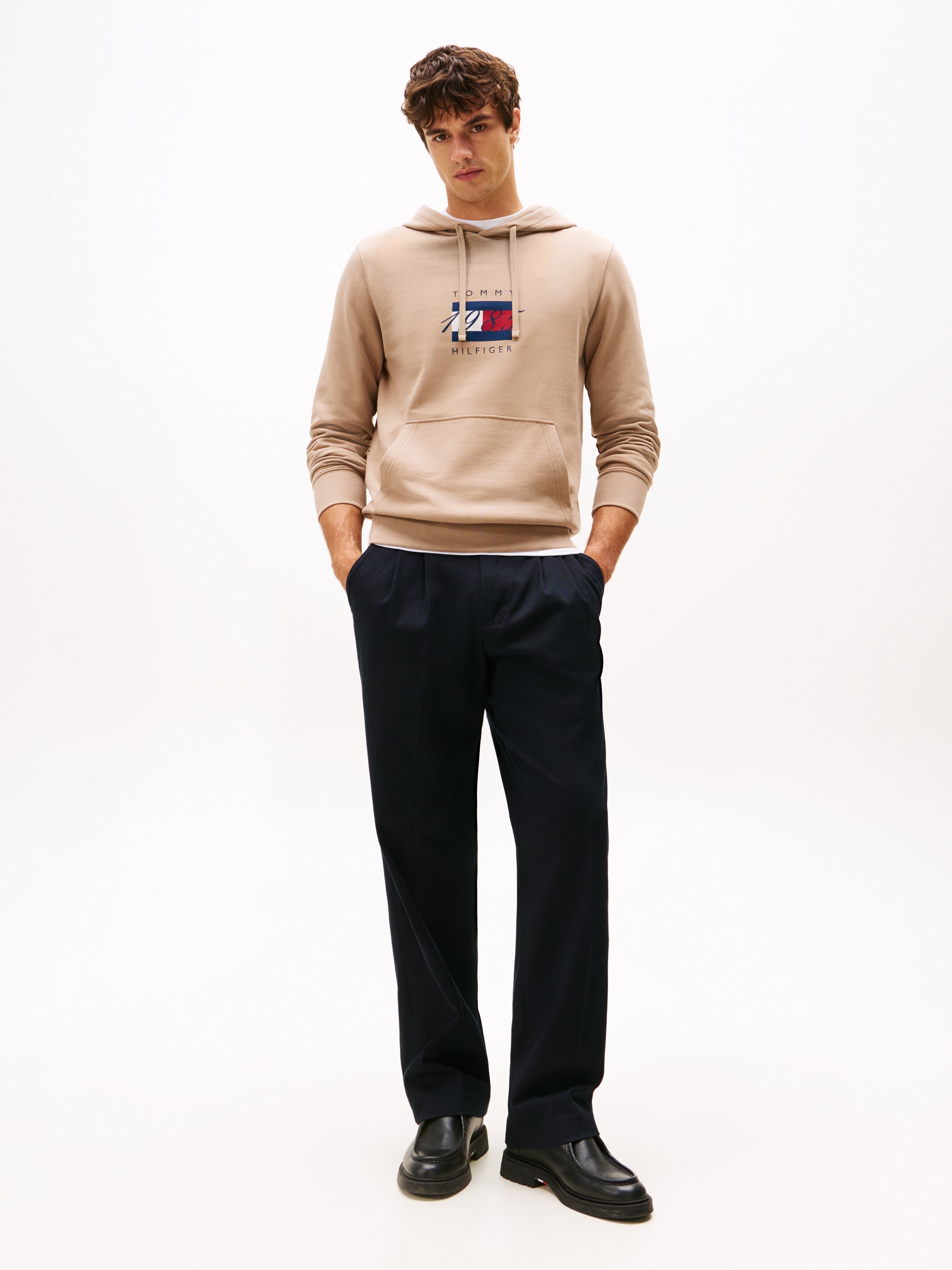 Tommy Hilfiger Kapuzensweatshirt »LINEAR FLAG GRAPHIC«, Regular Fit, Hoodie, Kapuze mit Tunnelzug