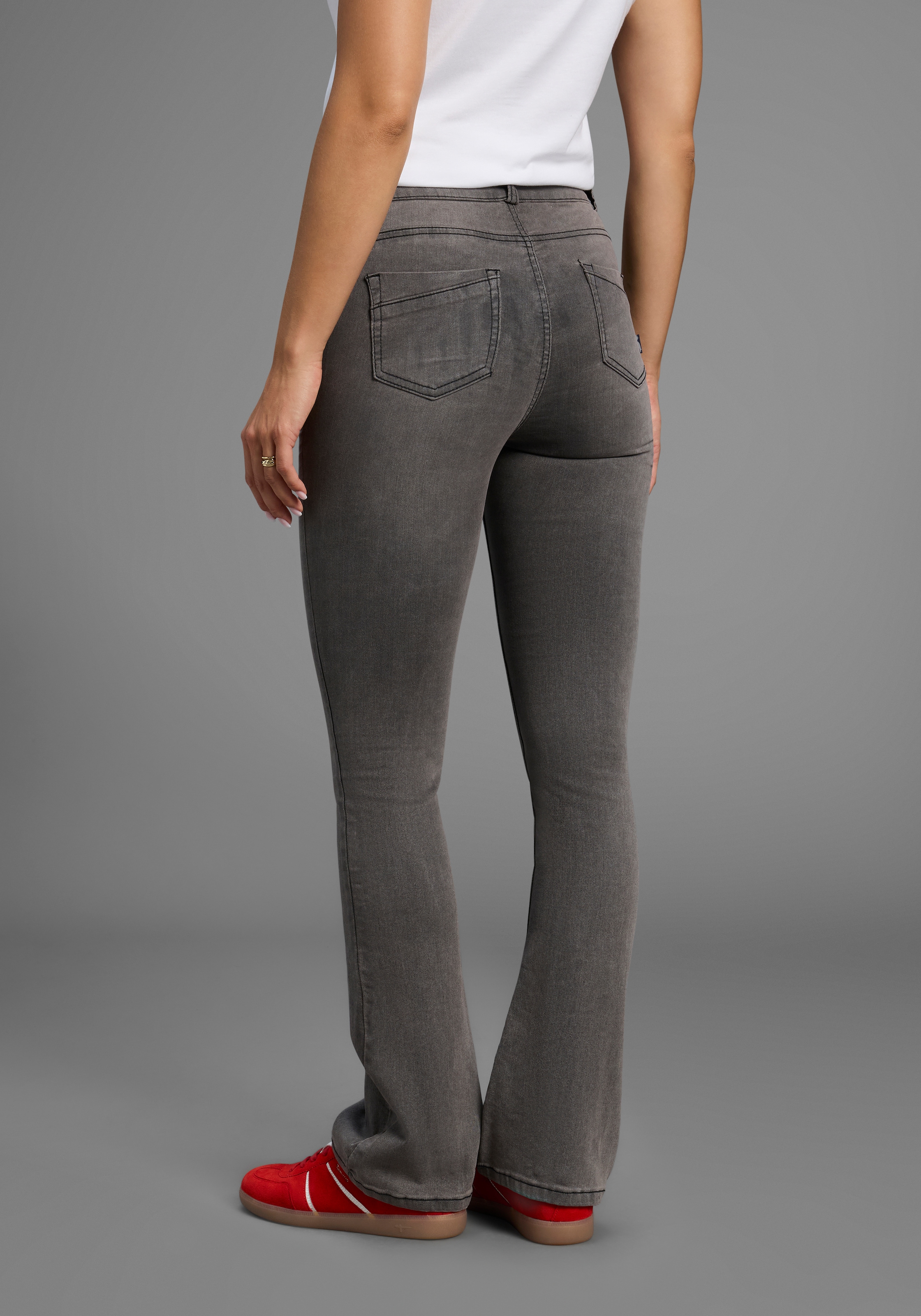 Arizona Bootcut-Jeans »Ultra Stretch«, ausgestellte Beinform, Used-Waschung, hohe Leibhöhe