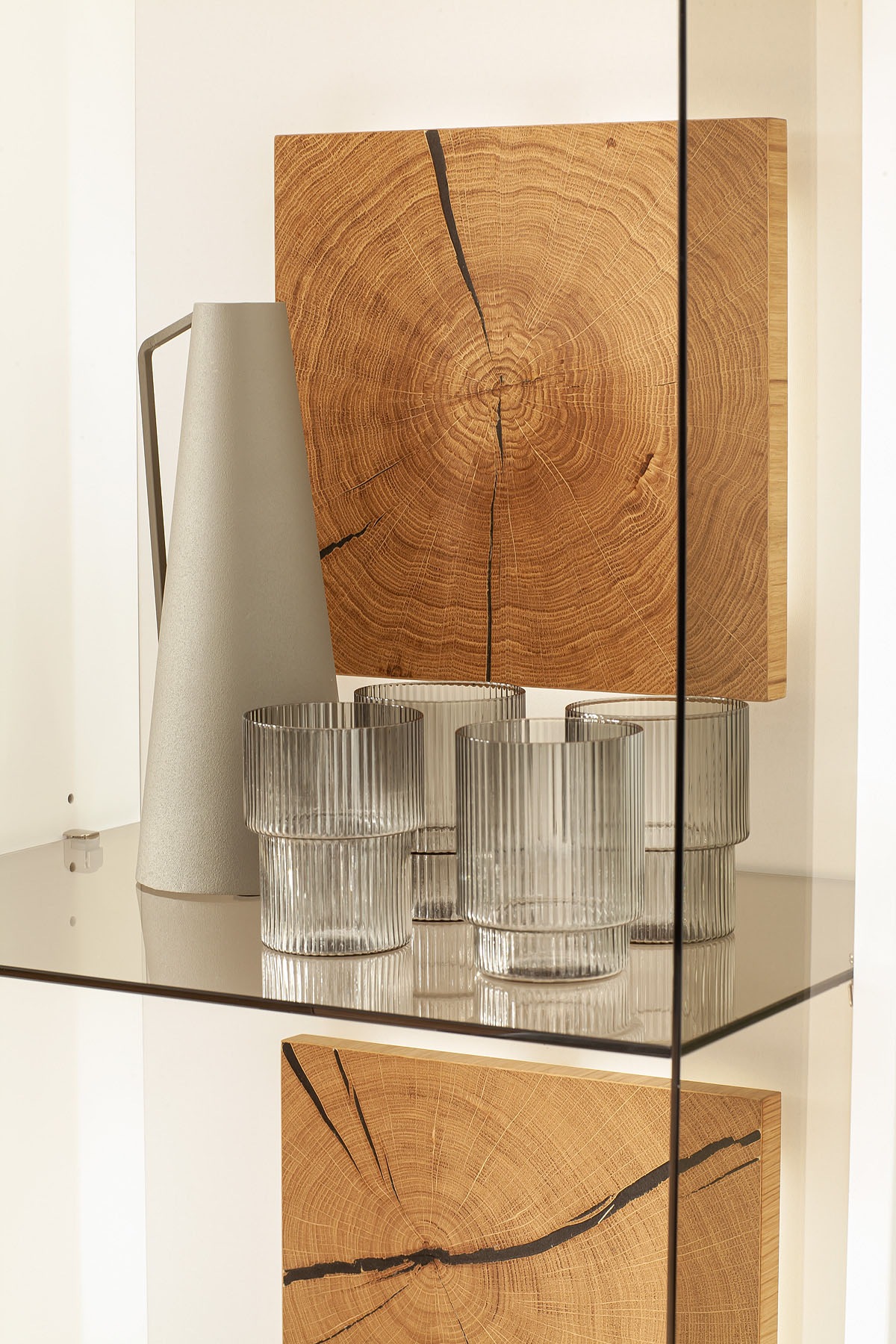 MCA furniture Vitrine »Matadi Vitrine« 1 Stk. tlg. Vitrine,Glasschrank,Weiß,Holzabsetzung,1 Tür,gedämpft, B: 50cm