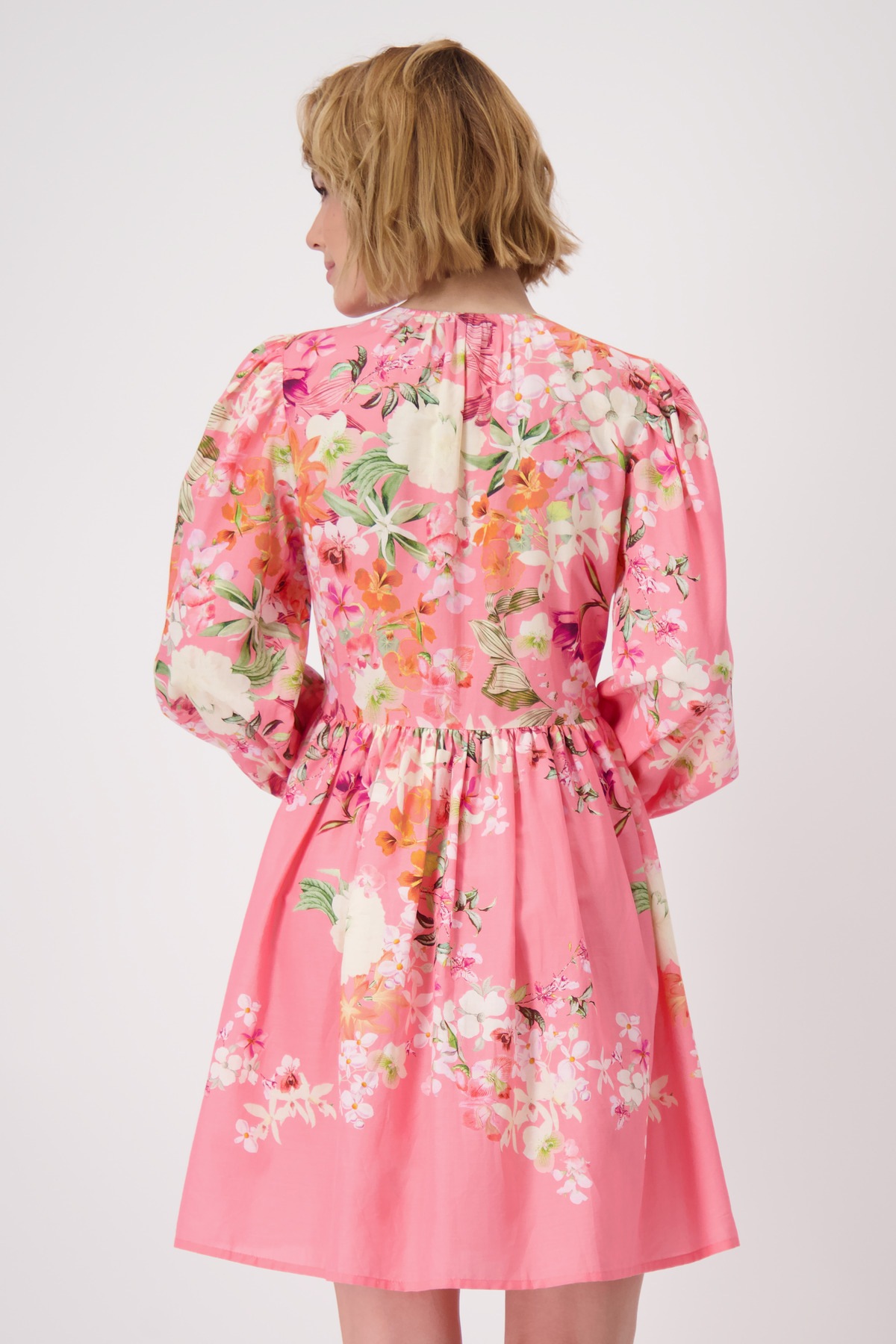 Monari Midikleid "Kleid Blumenverlauf allov.", Mit V-Ausschnitt günstig online kaufen