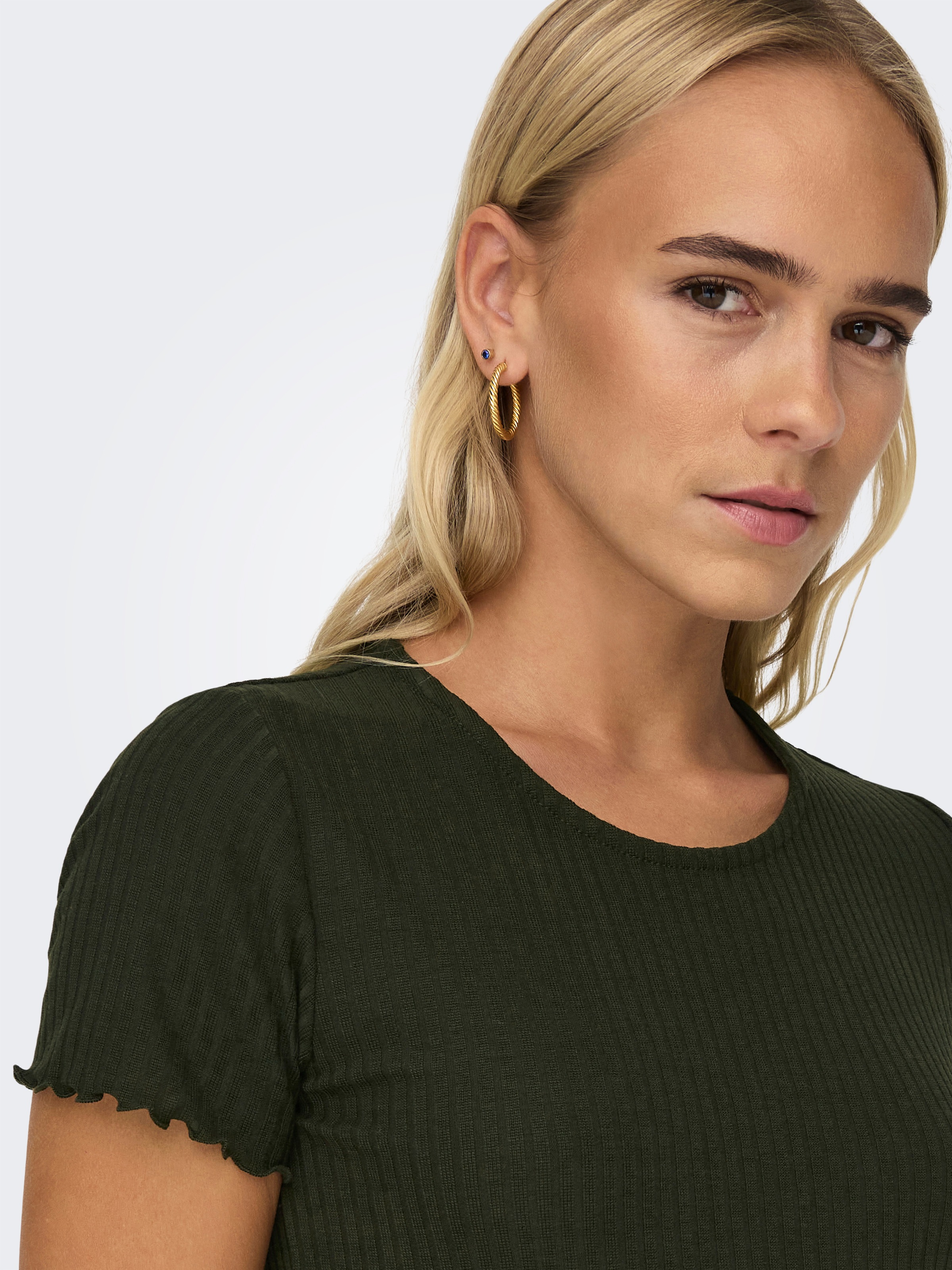 Thumbnail - ONLY Rundhalsshirt "ONLEMMA S/S SHORT TOP NOOS JRS" Rundhals, modisch, regular fit, gewellter Abschluss, unifarben