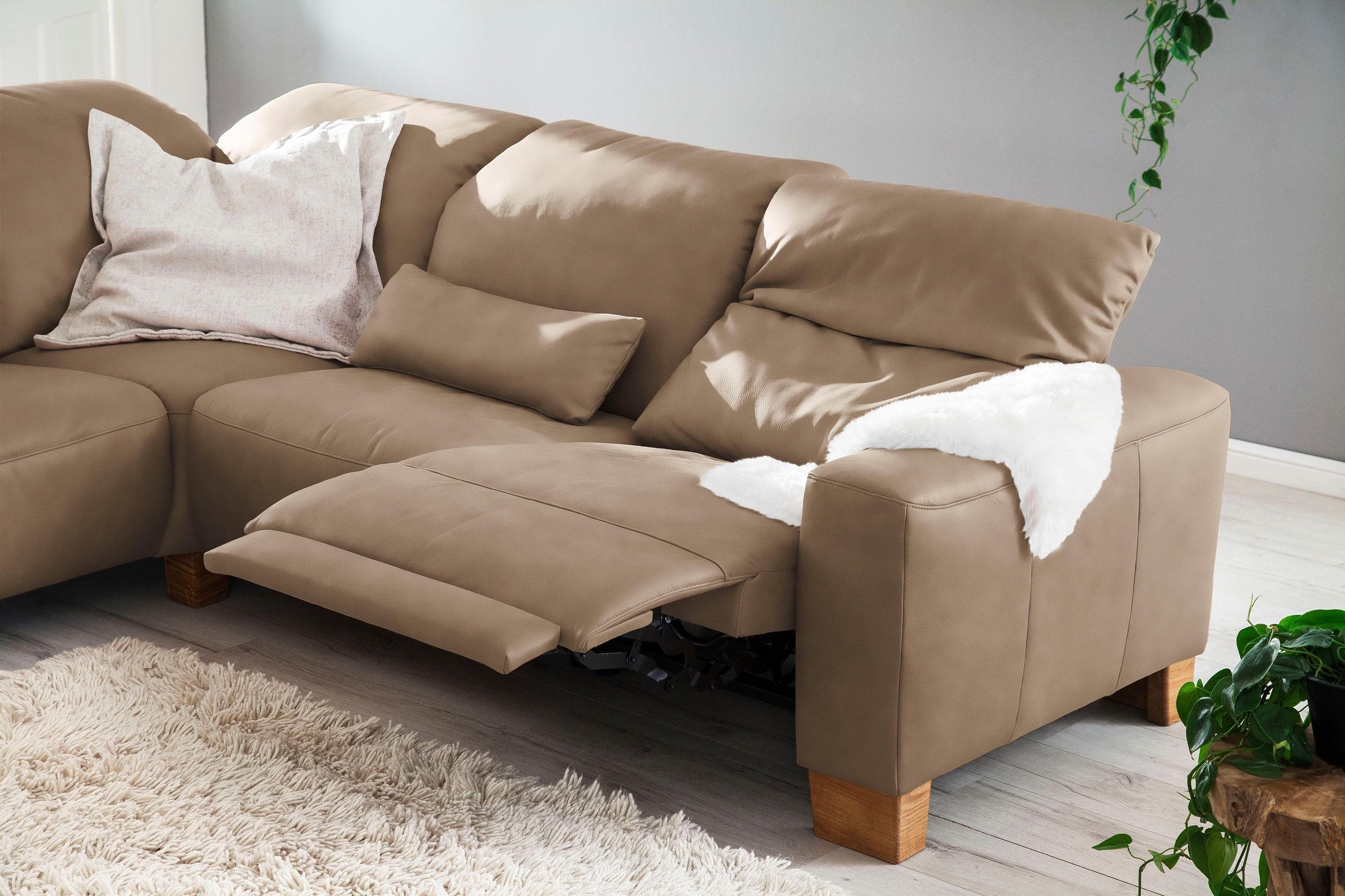 Home affaire Ecksofa »Juist L-Form«, mit Kopfteilverstellung und schwarzen Metallkufen