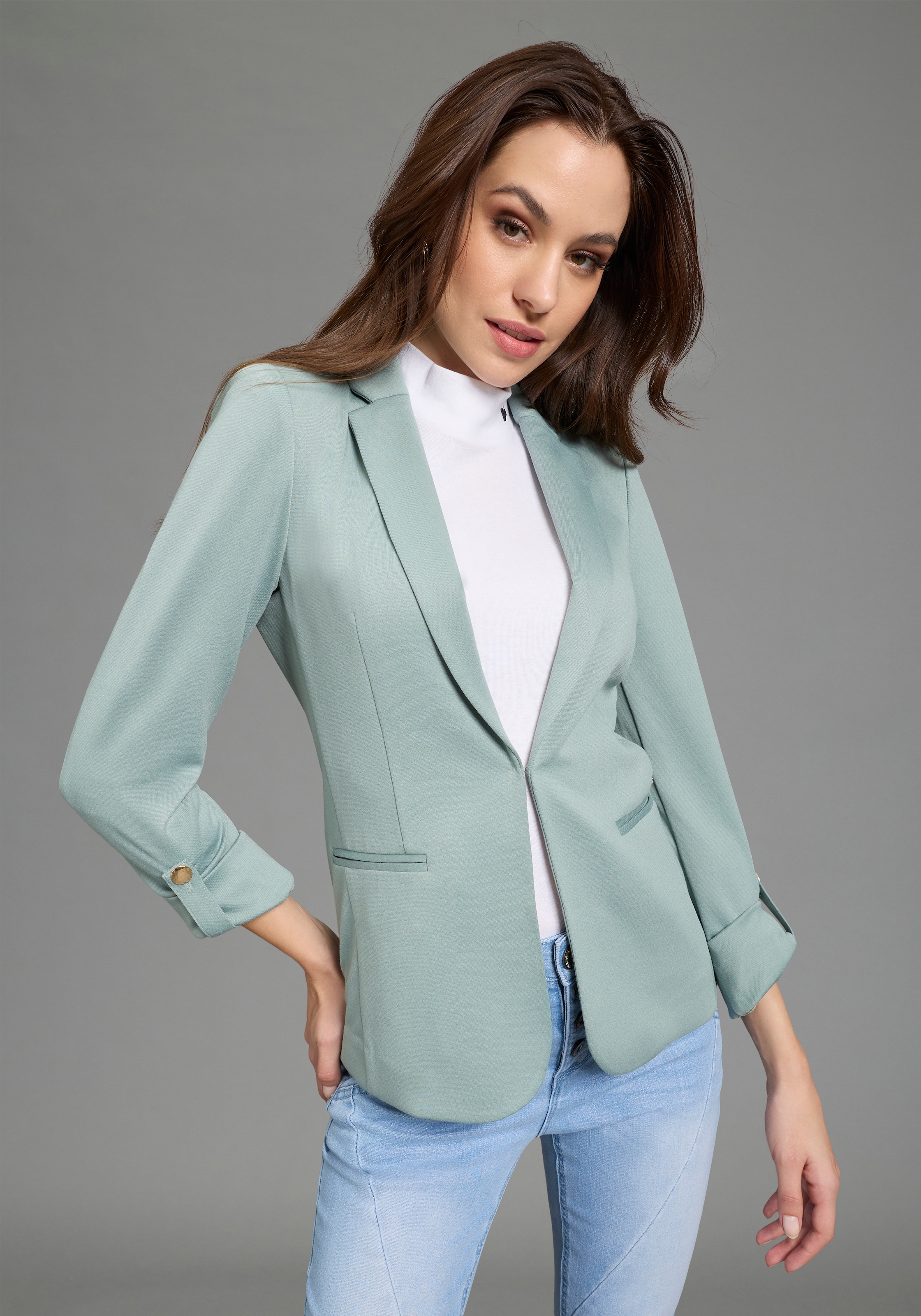 Bruno Banani Sweatblazer hüftlange Blazerform, figurbetonte Passform, mit R günstig online kaufen
