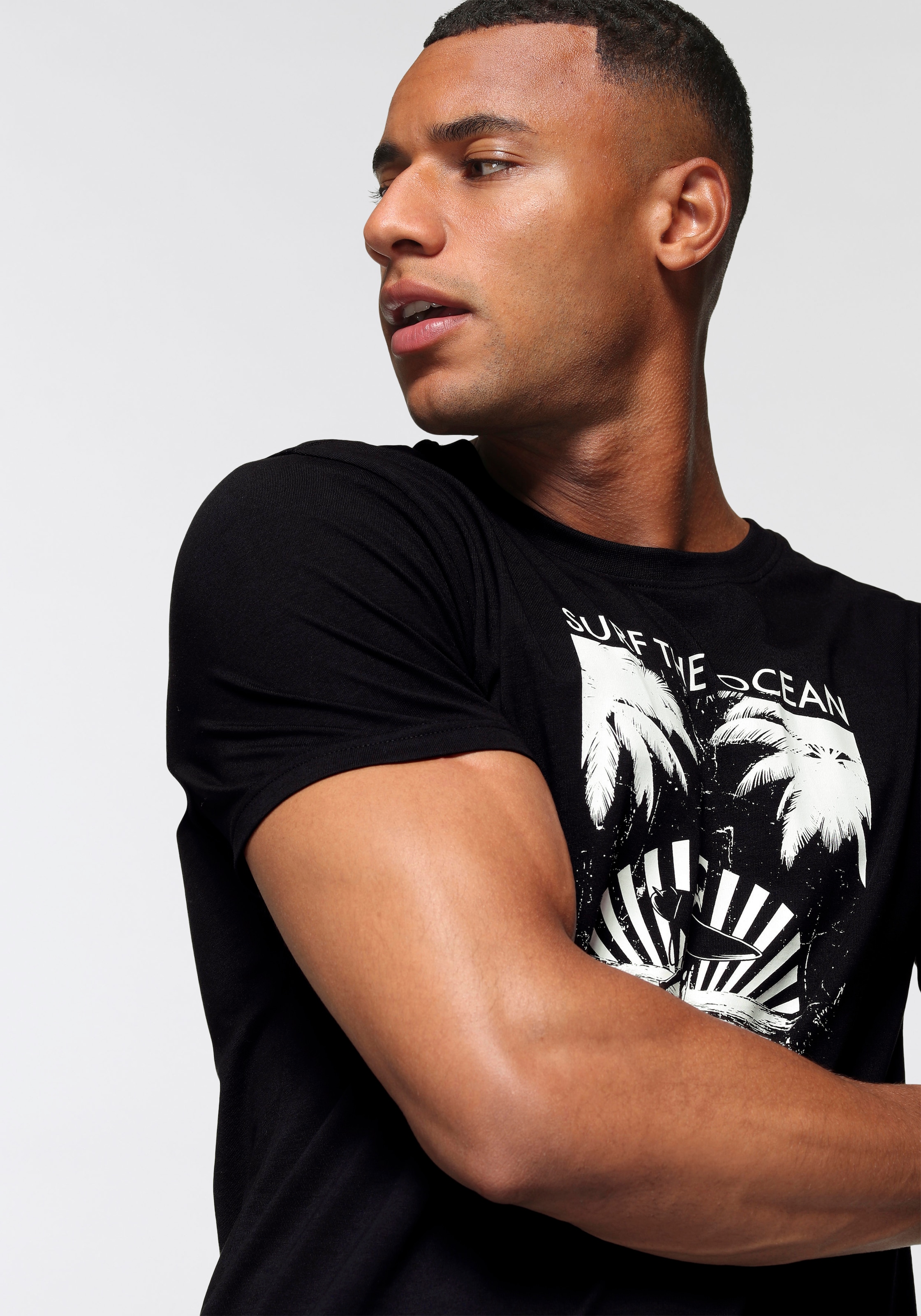 Ocean Sportswear T-Shirt, kurzärmelig, schmal geschnitten, mit Logodruck, aus Single Jersey