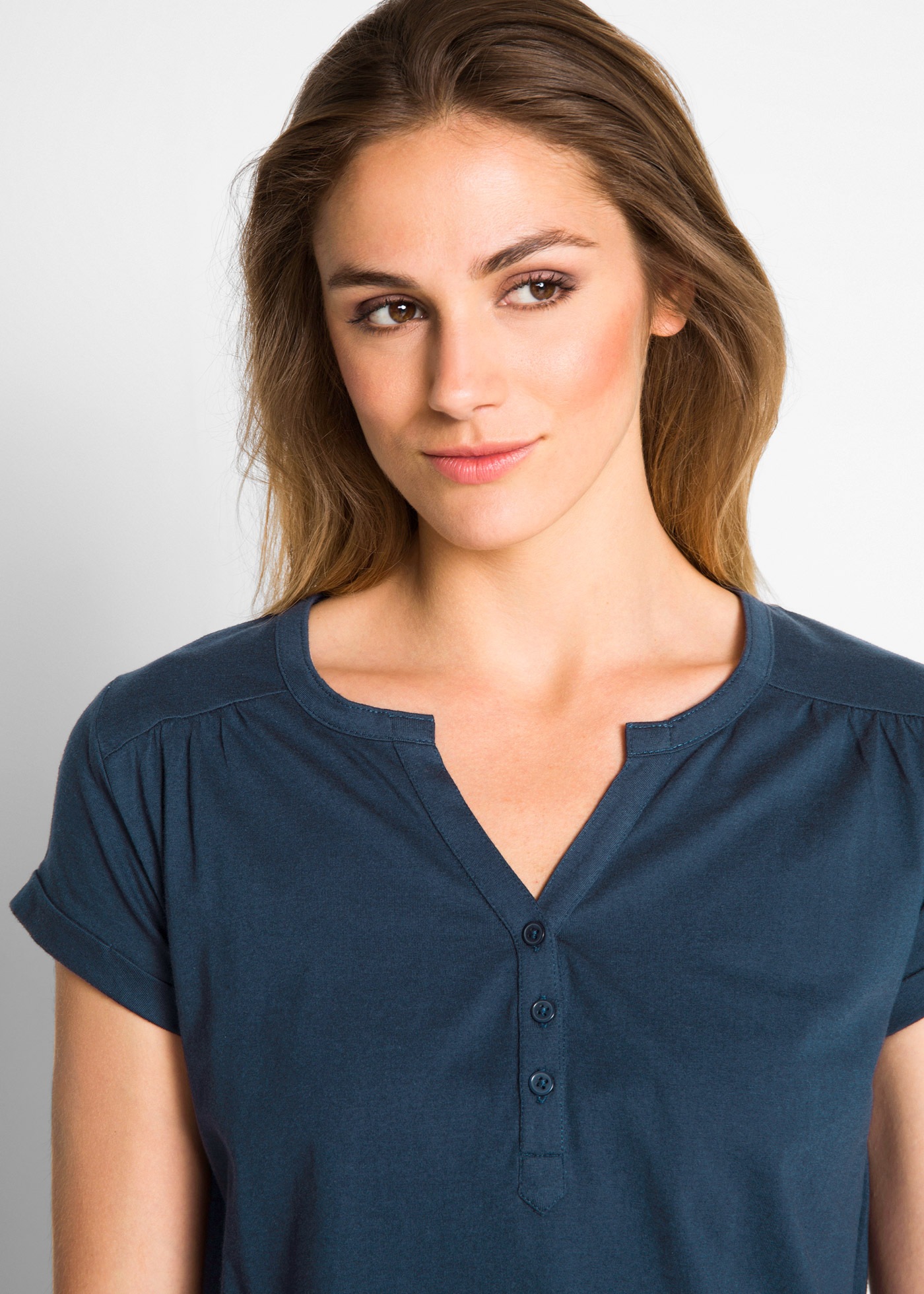 Thumbnail - bonprix T-Shirt "Baumwoll-Shirt, Kurzarm" lässige Passform, Kurzarm, V-Ausschnitt, aus Baumwolle