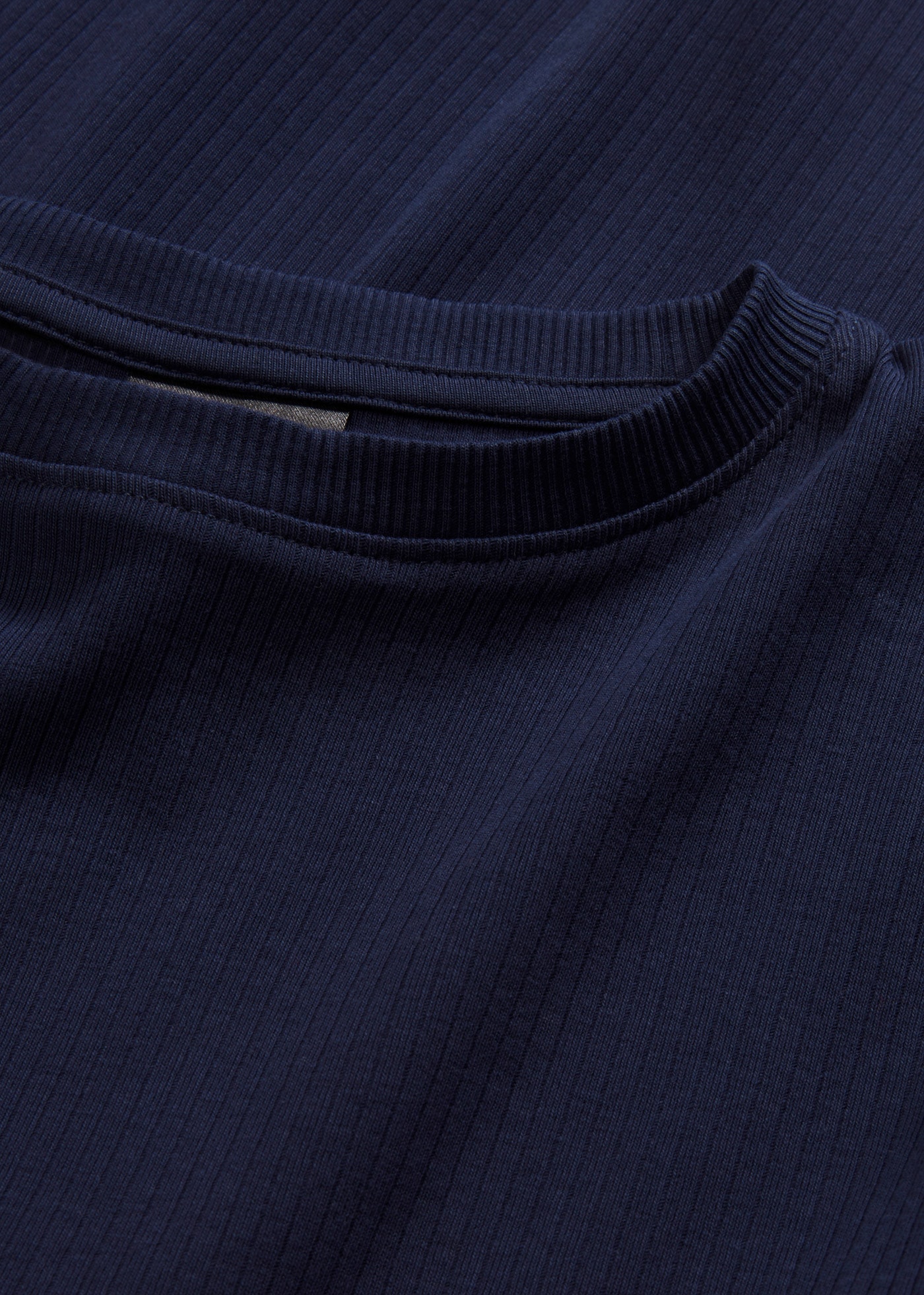 bonprix Langarmshirt »Geripptes Langarmshirt aus reiner Baumwolle« Slim fit Passform, ohne Kragen, aus reiner Baumwolle, unifarben