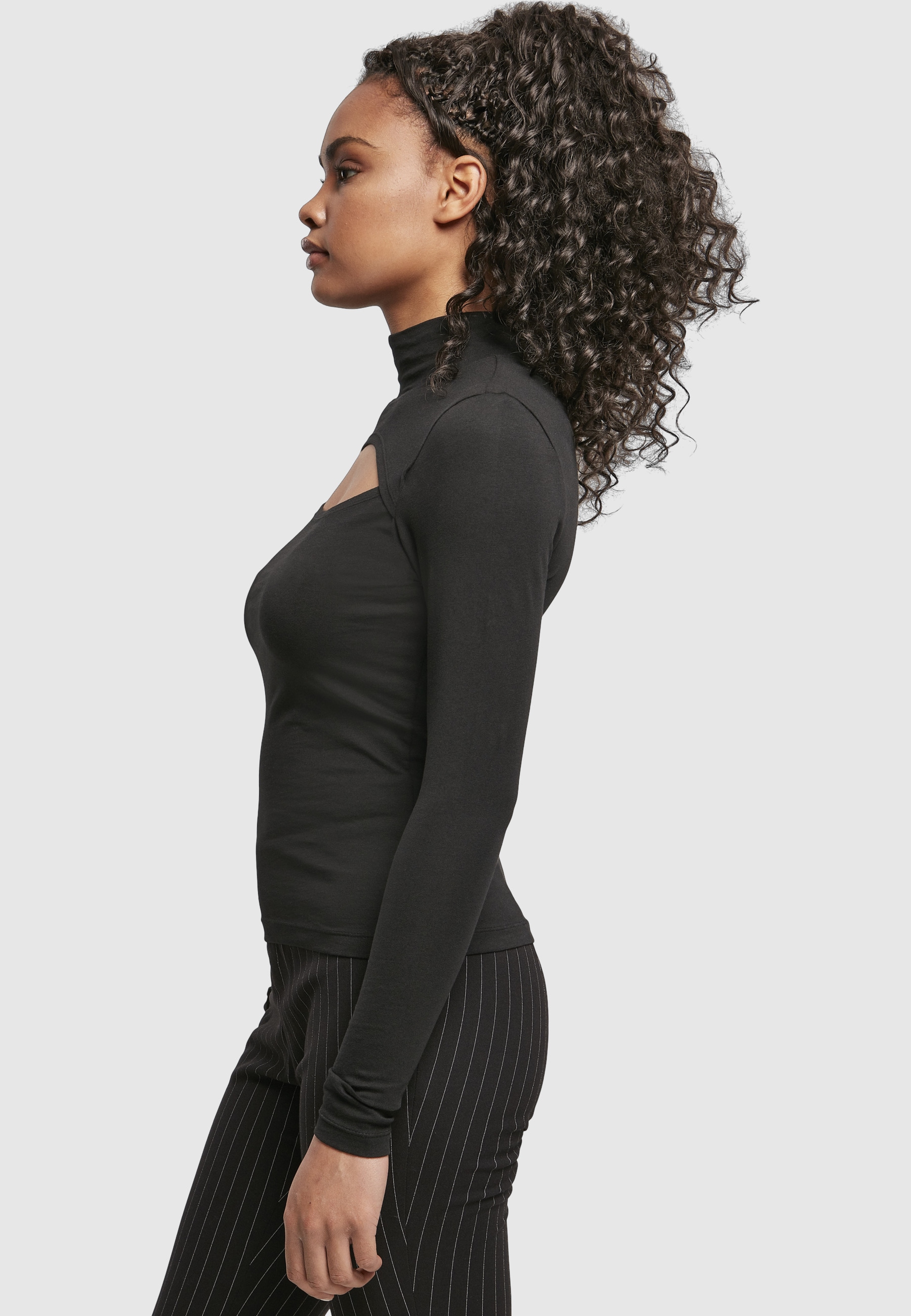 URBAN CLASSICS Langarmshirt »Urban Classics Damen Ladies Cut-Out Turtleneck Longsleeve« 1 Stk.