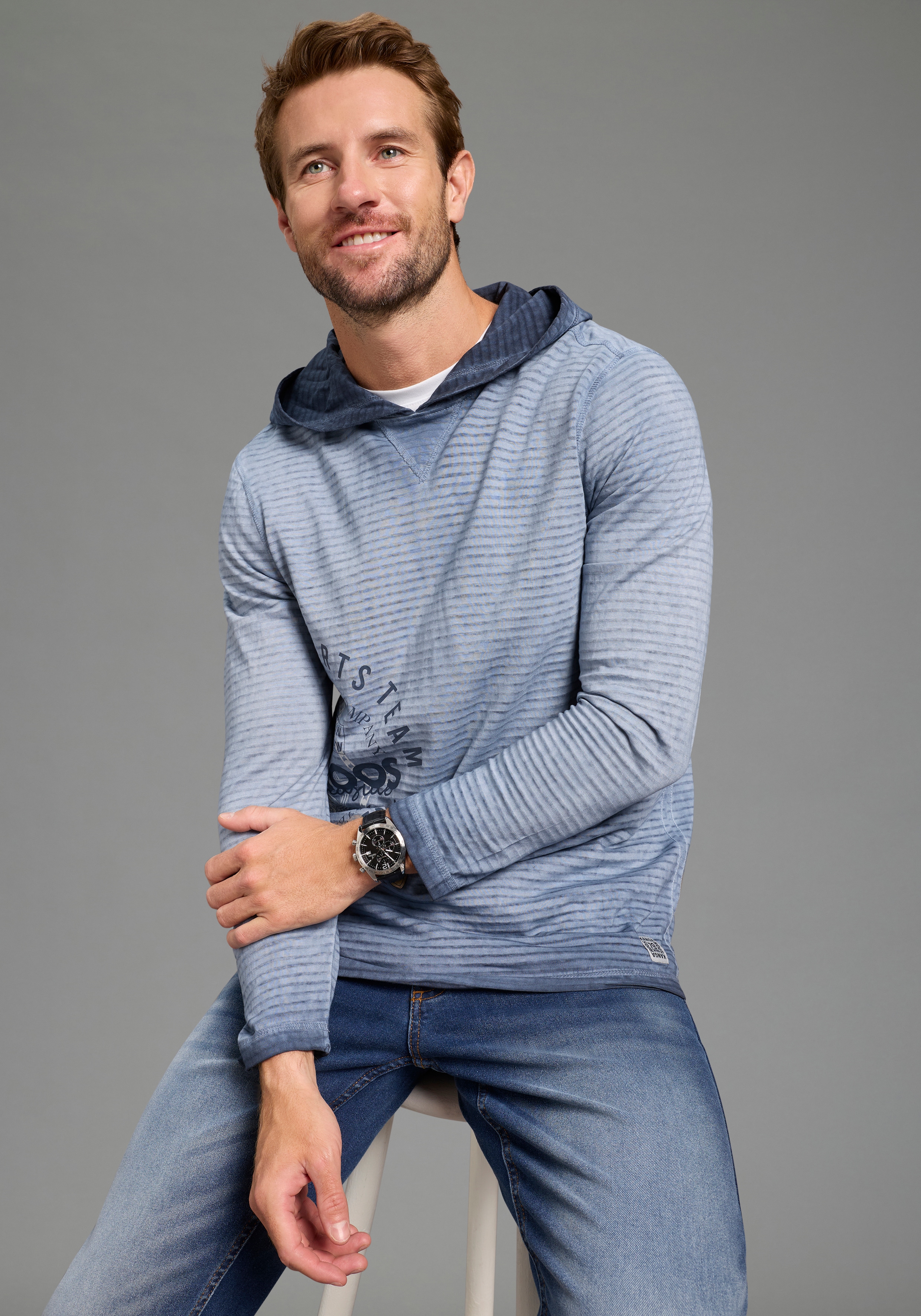KangaROOS Langarmshirt schmale Passform, Langarm, mit Kapuze, aus Single Jersey