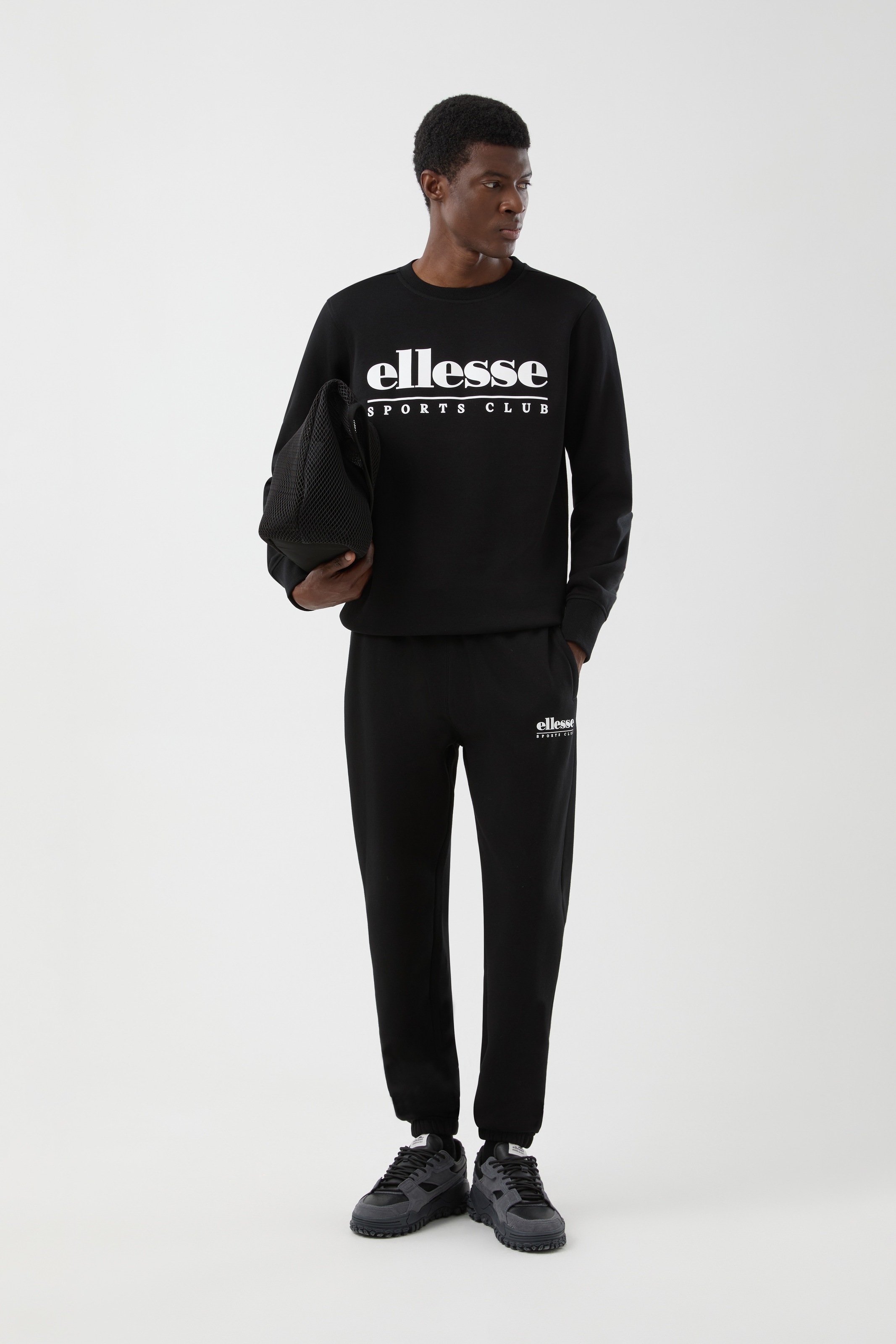 Ellesse Sweatshirt »Darrochi Sweatshirt«, sportlicher Stil, Rundhalsausschnitt, aus Baumwolle und Polyester
