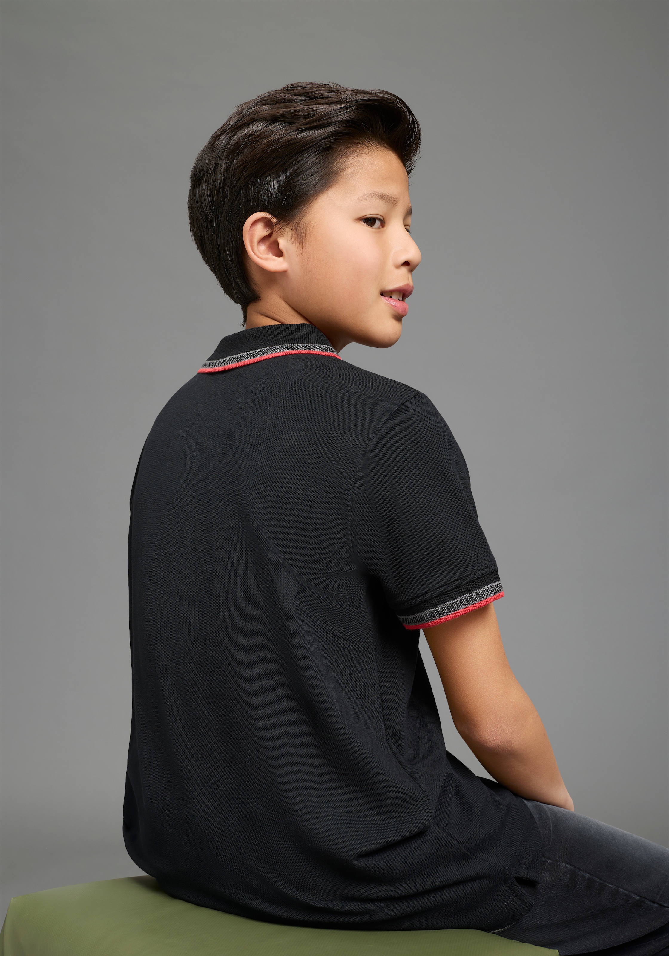 Bruno Banani Poloshirt »Piqué-Shirt mit Logo-Print für Jungen« Basic-Passform, Kurzarm, mit Knopfleiste, mit Logodruck