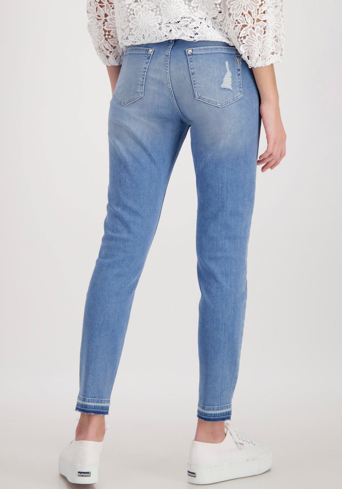 mit | Slim-fit-Jeans, im Monari Perlen und kaufen BAUR für Schmuck Destroyed-Look