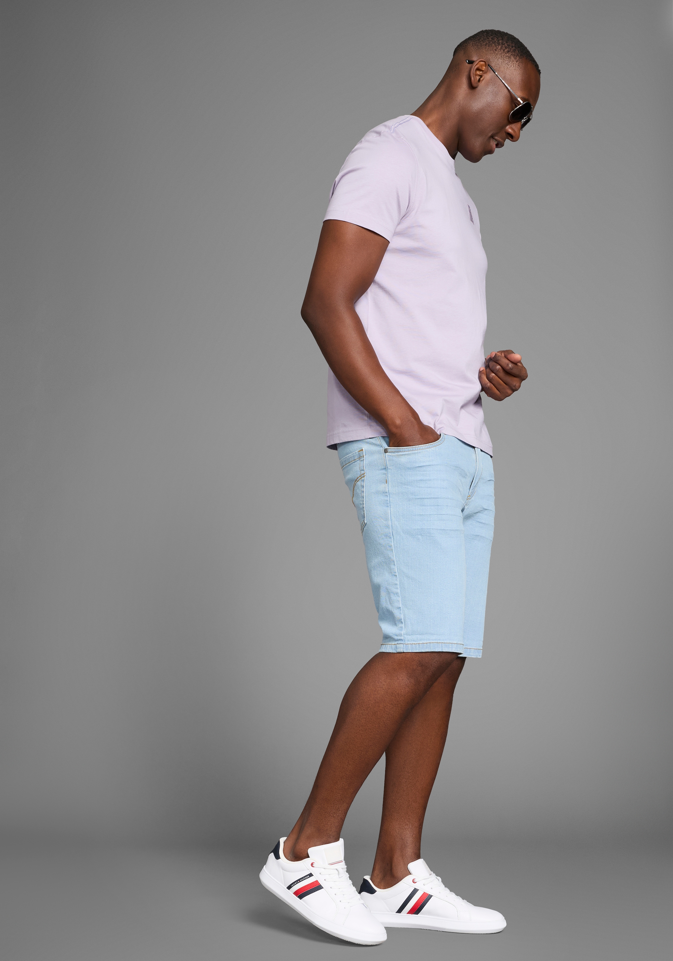 Arizona Jeansshorts, gerader Schnitt, knieumspielende Länge, niedrige Leibhöhe
