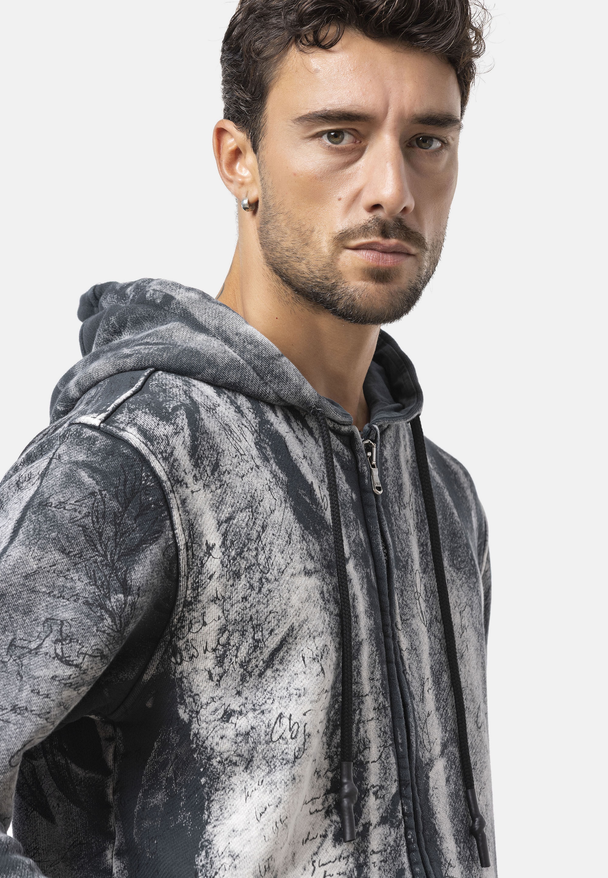 Cipo & Baxx Sweatjacke »Sweatjacke« 1 tlg. mit Kaputze