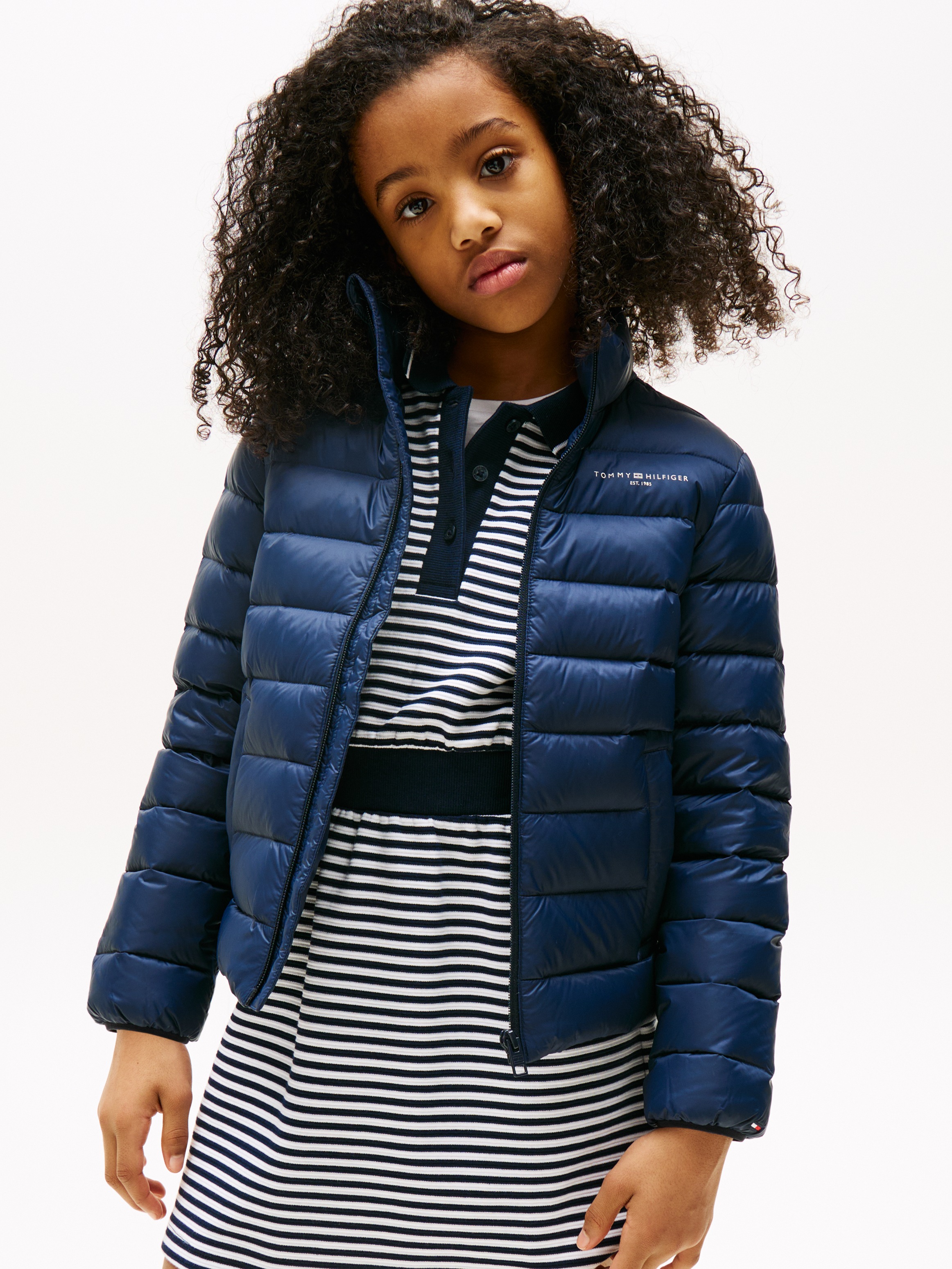 Thumbnail - Tommy Hilfiger Steppjacke "ESSENTIAL LIGHT DOWN JACKET" für Kinder bis 16 Jahre, Logodruck auf der Brust