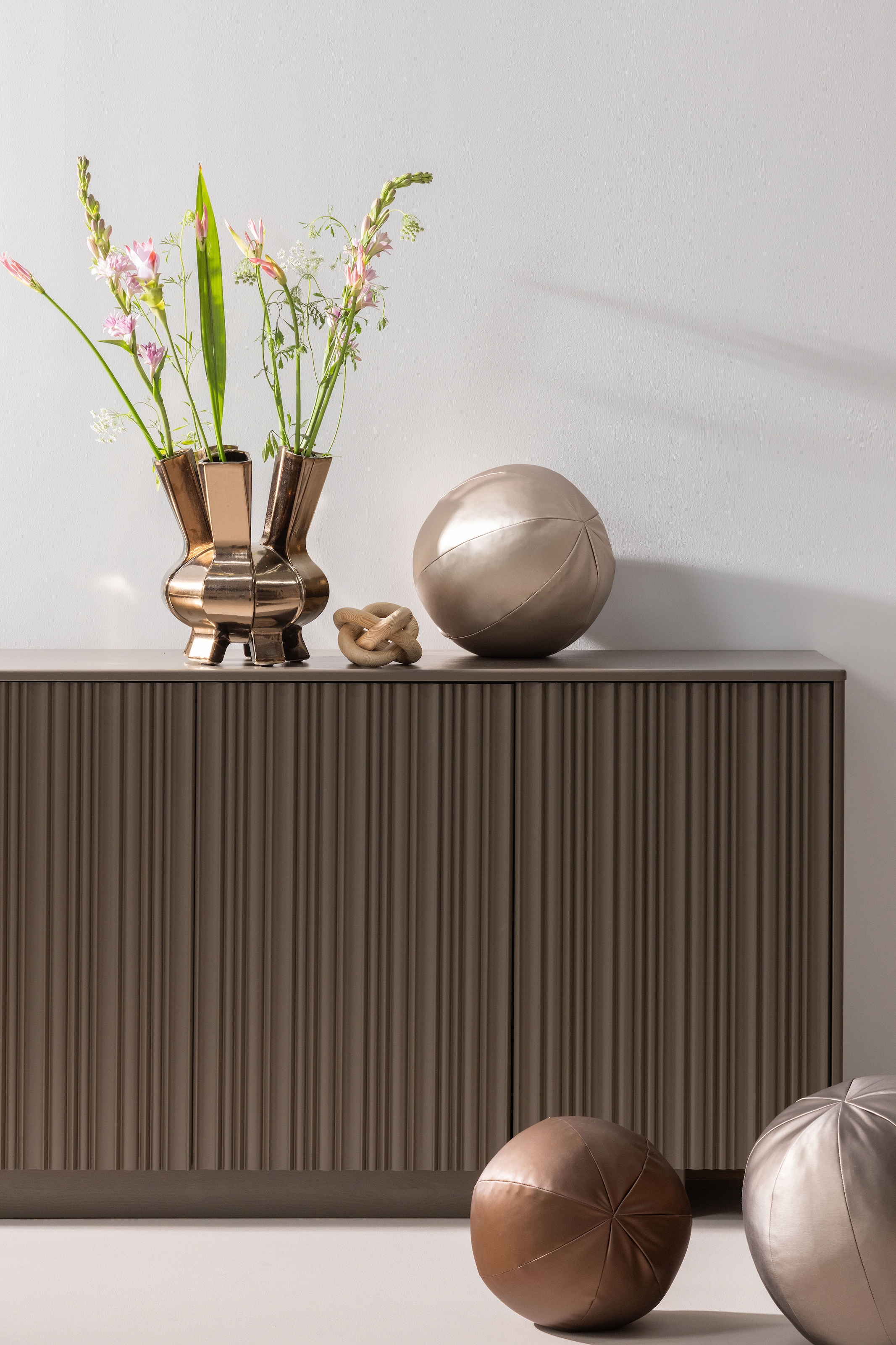 WOOOD Sideboard »Nova mit FSC®-Mix Massivkiefer und Dämpfung Funktion 200 x 40 x 85 cm« Tragkraft 15 kg pro boden, sichtbare Maserung, einfach zu montieren