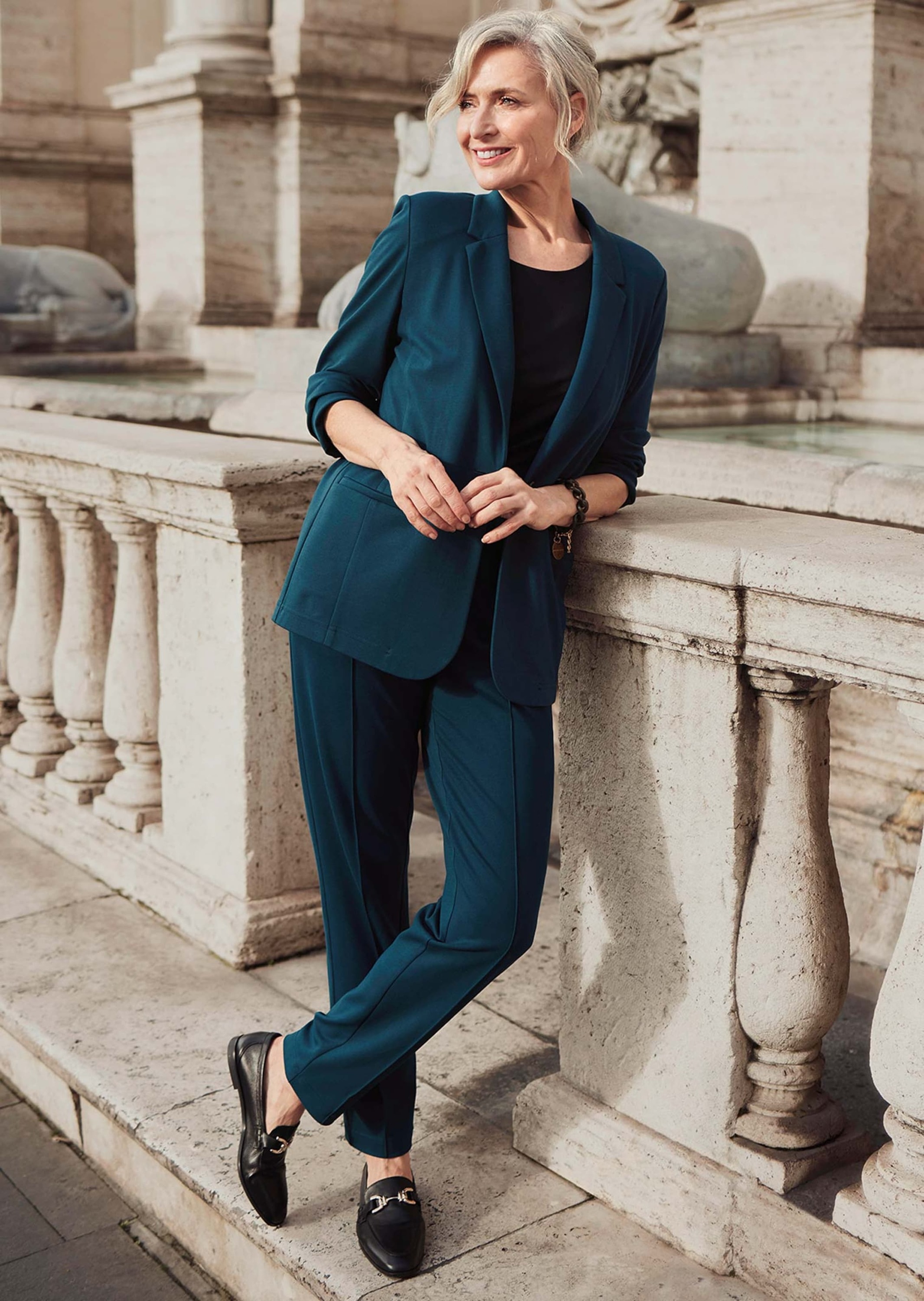 Thumbnail - GOLDNER Kurzblazer "Longblazer" Die vordere Kante ist am Saum abgerundet