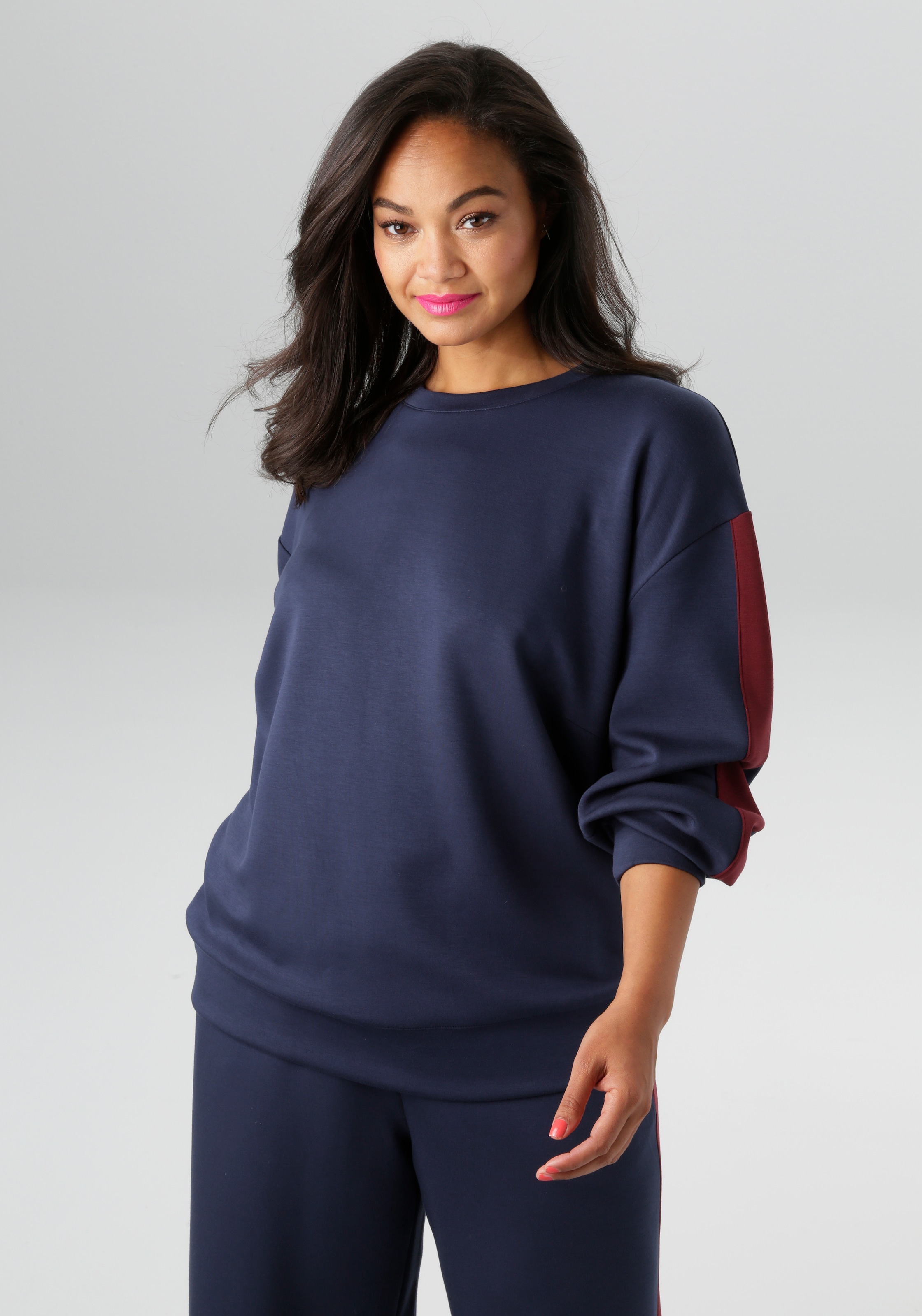 Aniston PLUS Sweatshirt, mit trendigen Seitenstreifen günstig online kaufen