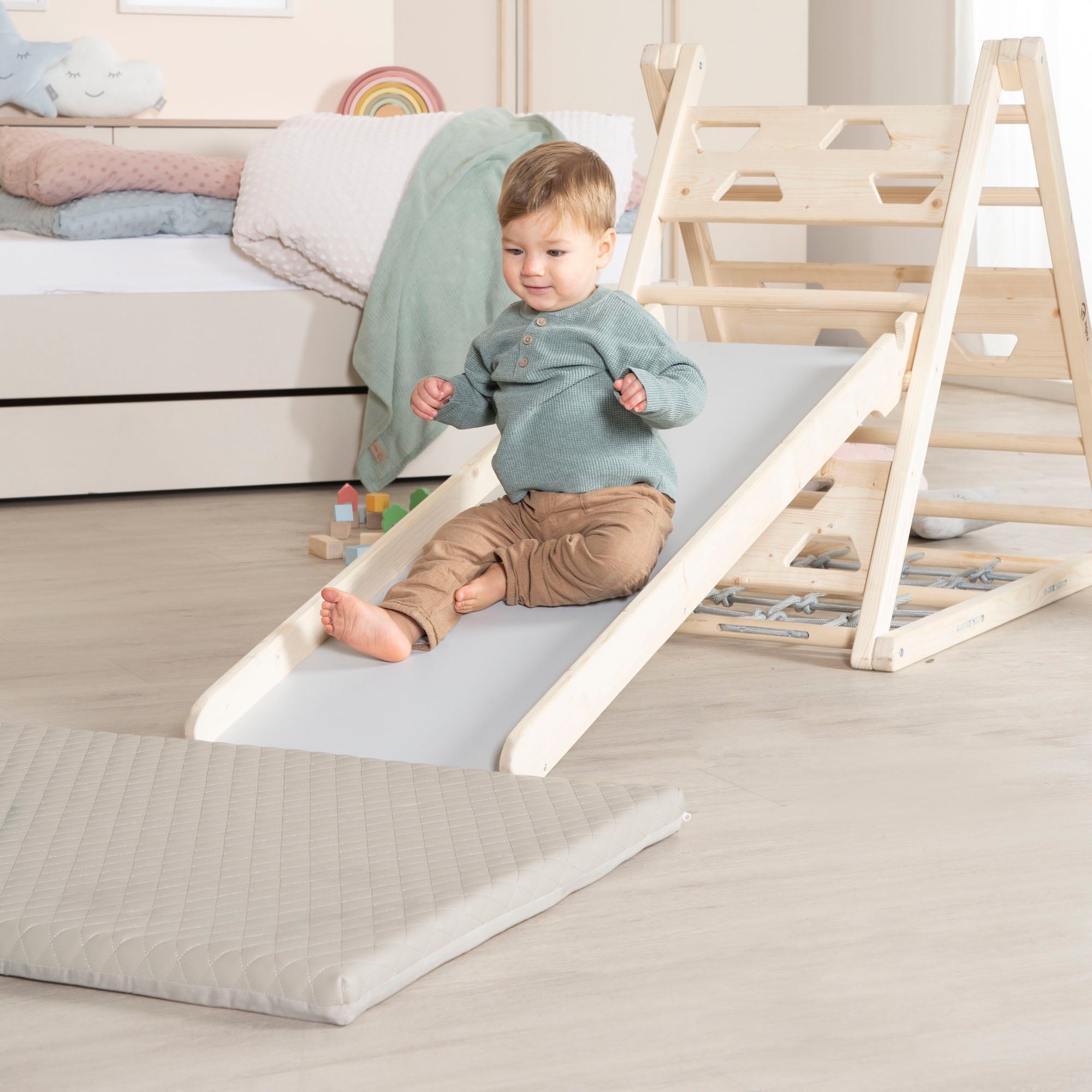roba® Spielmatte »Luxe, Greyish gesteppt, 78 x 100 cm«, Passend für Kletterdreieck sowie Indoor-Kletterturm