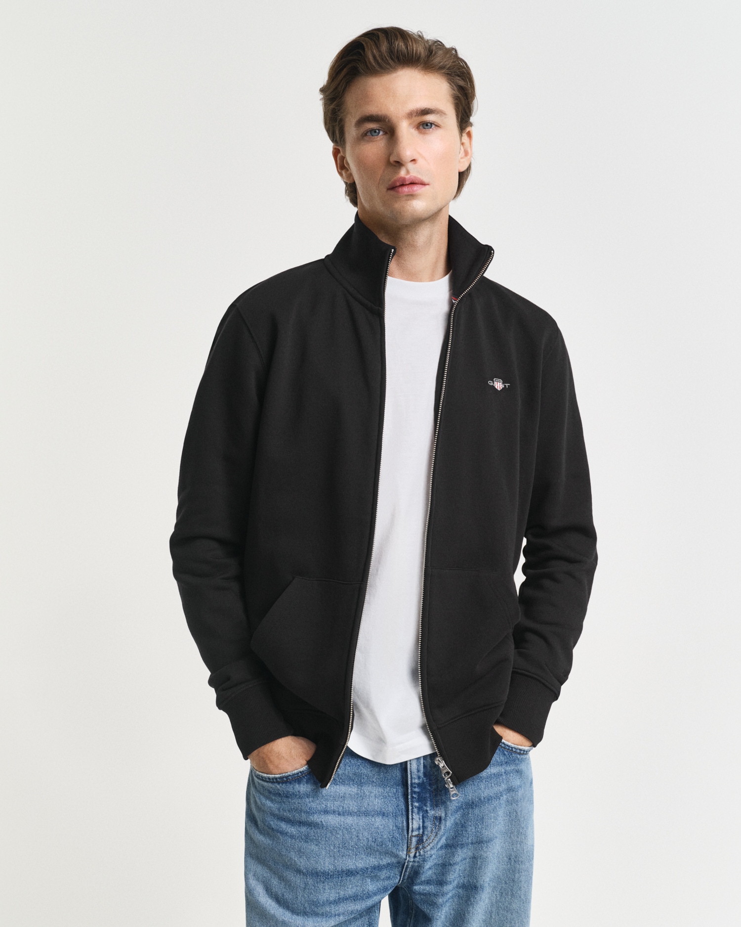 Gant Sweatjacke "REG SHIELD FULL ZIP SWEAT", mit Logostickerei auf der Brus günstig online kaufen
