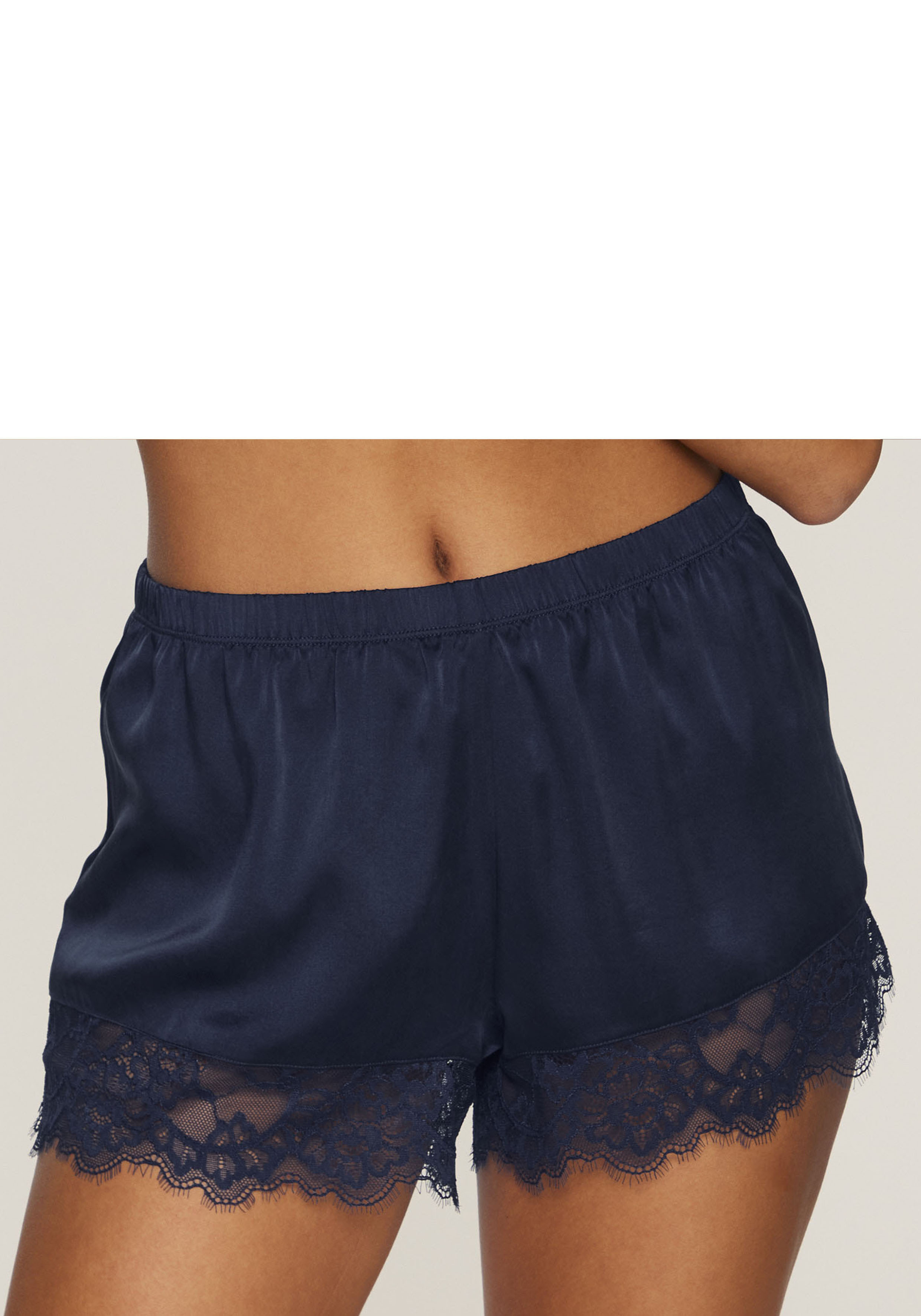 LASCANA Panty ", Shorty, Alana" mit Seide und edler Spitze, Dessous