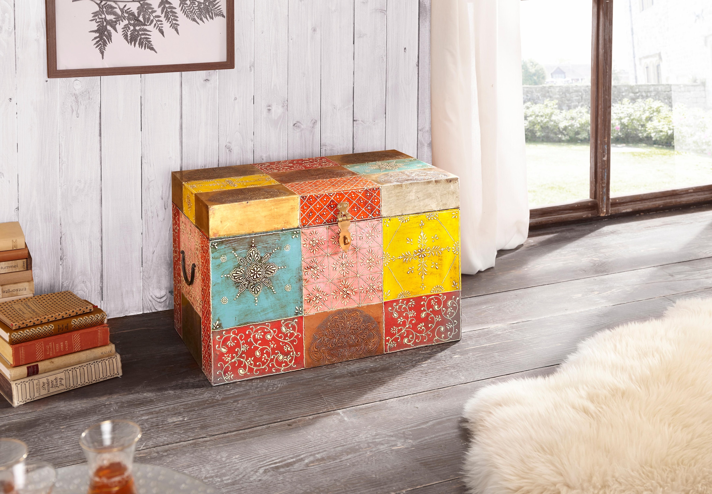 Home affaire Truhe »Vivek«, handbemalt, mit Metallverschluss