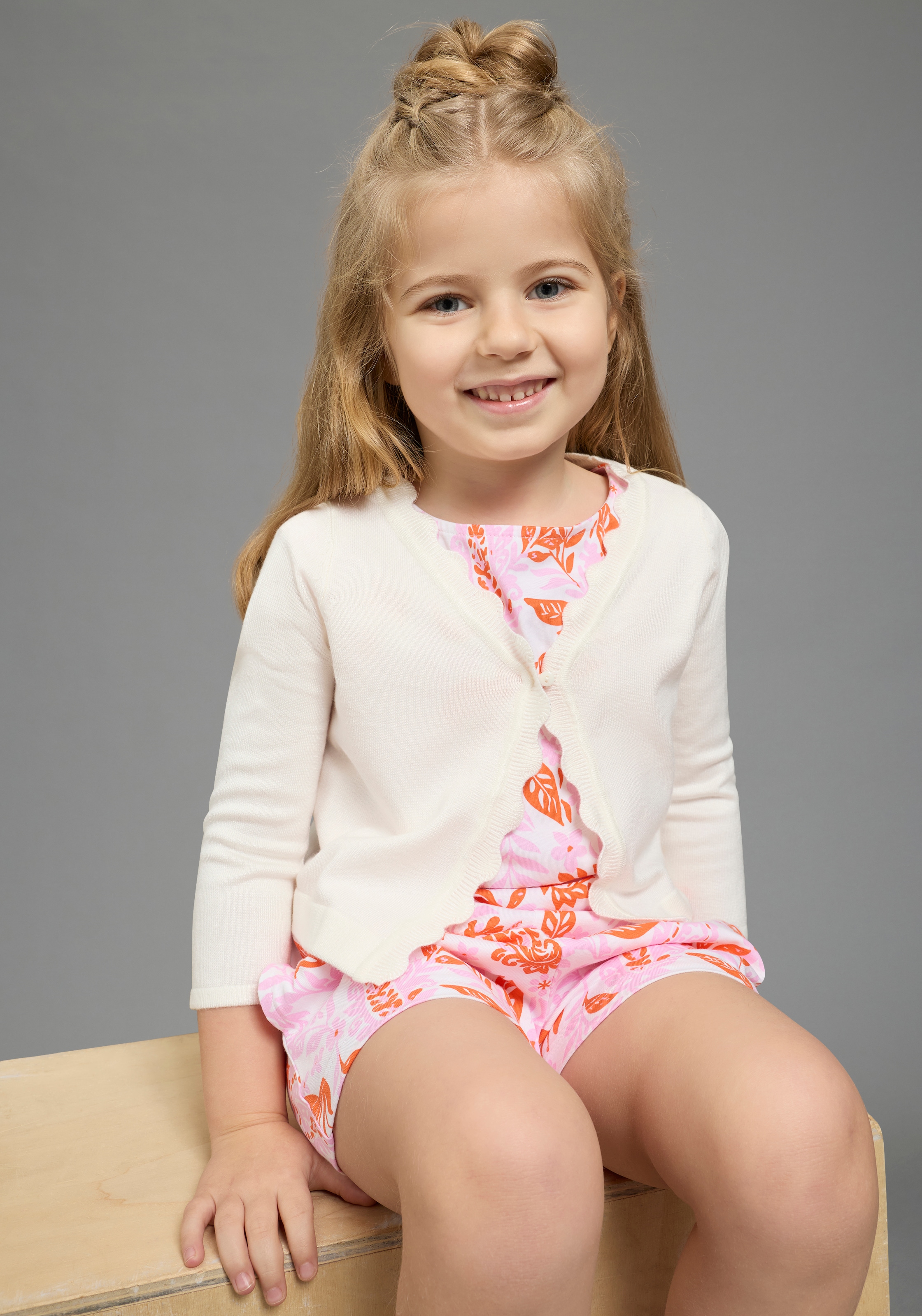 KIDSWORLD Strickjacke »Strickjacke mit schöner Wellenkante« 1-Knopf-Form, Langarm, aus Feinstrick