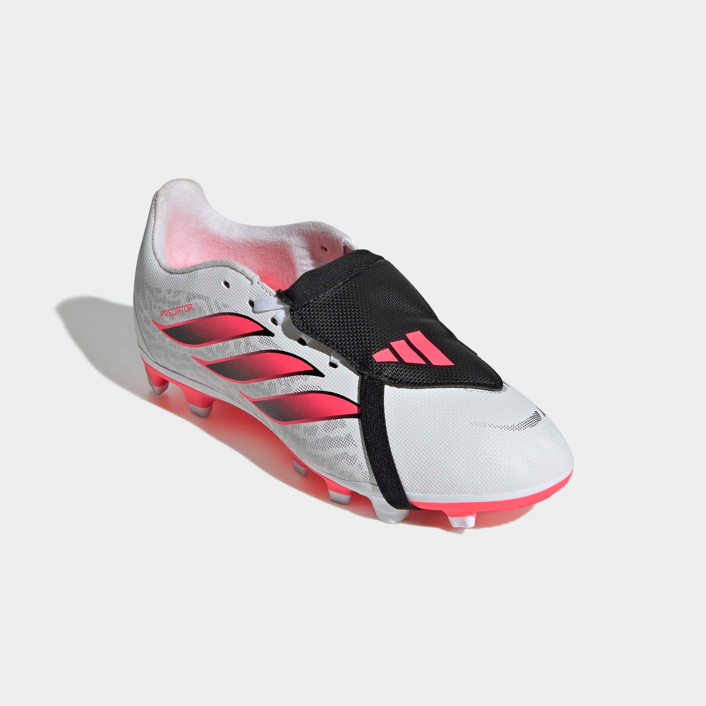 adidas Performance Fußballschuh "PREDATOR CLUB KIDS, FESTE BÖDEN/GEMISCHTE BÖDEN, UMSCHLAGBARE ZUNGE" für viele verschiedene Böden geeignet, für Jugendliche & Kinder