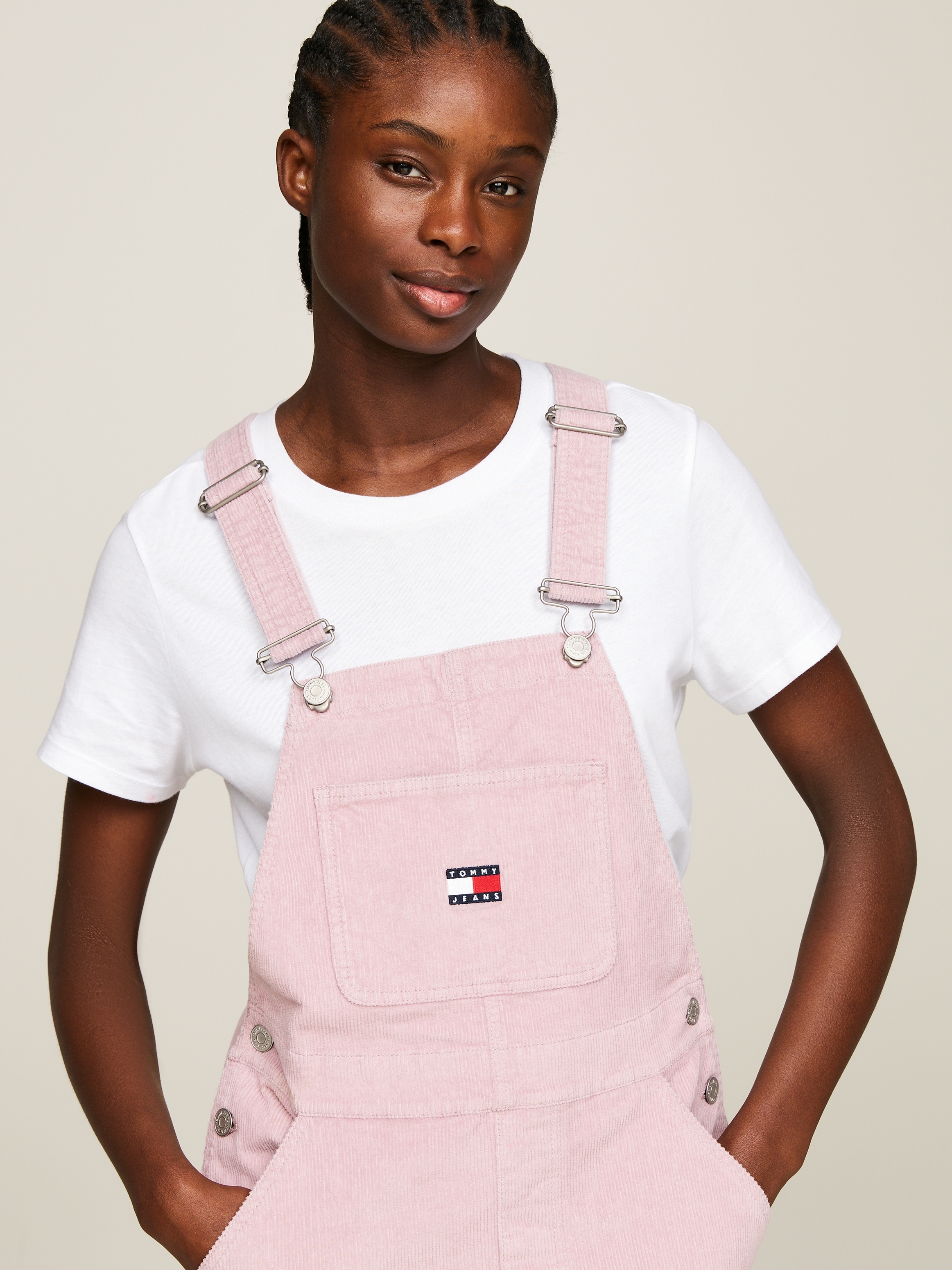 Tommy Jeans Latzkleid »TJW WASH CORD DUNGAREE DRESS EXT«, aus Cord