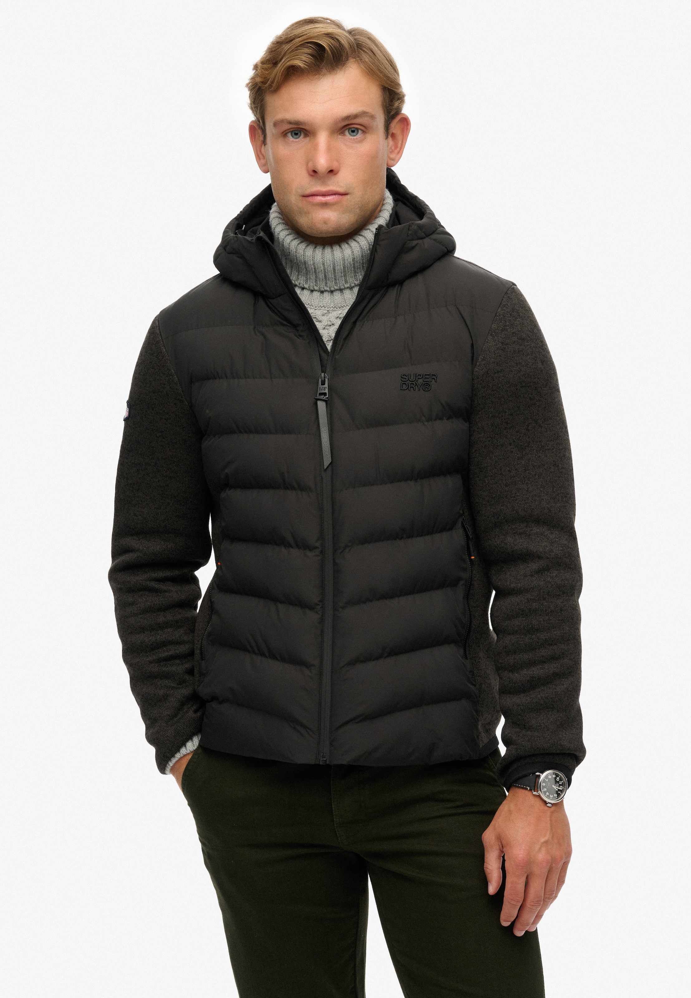 Superdry Steppjacke "HOODED STORM KNIT HYBRID JKT" mit Kapuze Slim Fit, mit hochschließendem Kragen, aus Polyester und Kunstfaser