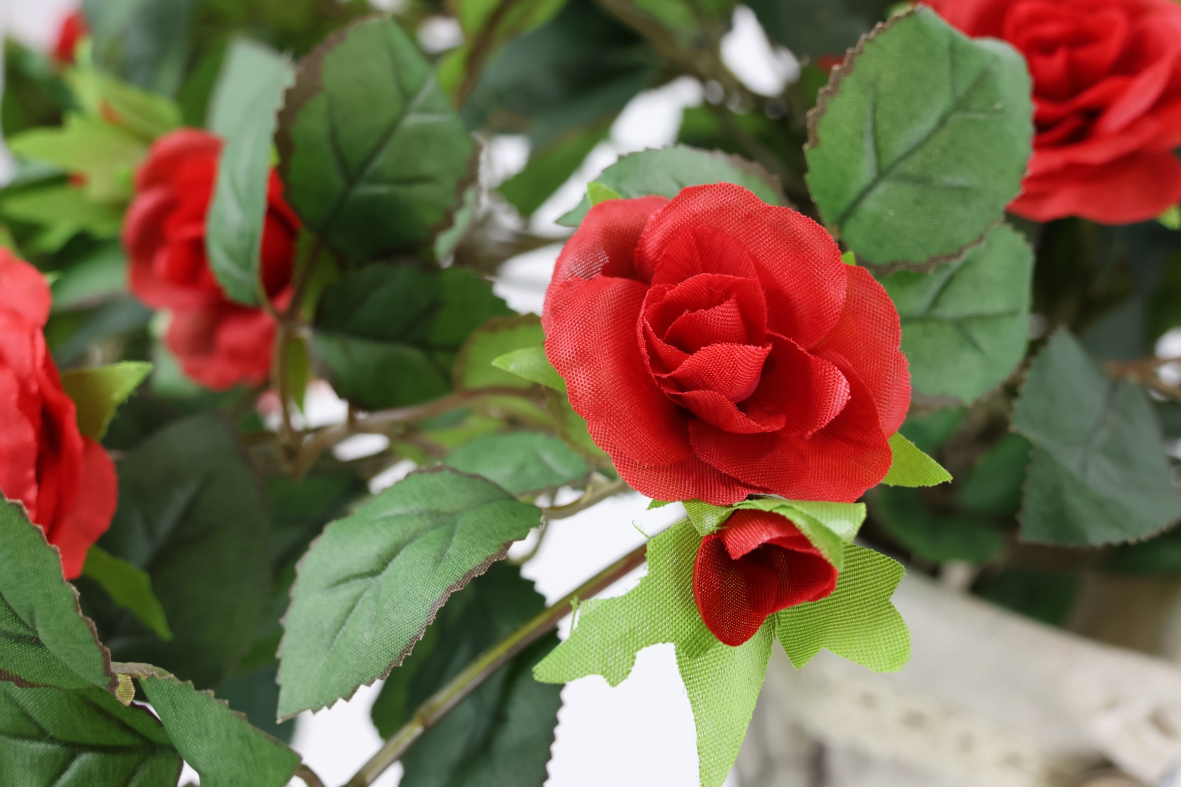 I.GE.A. Kunstpflanze »Künstlicher Rosenbusch im Korb«, Rosen Deko Kunstblumen Seidenblumen Blumen Blumengirlande Rosenranke