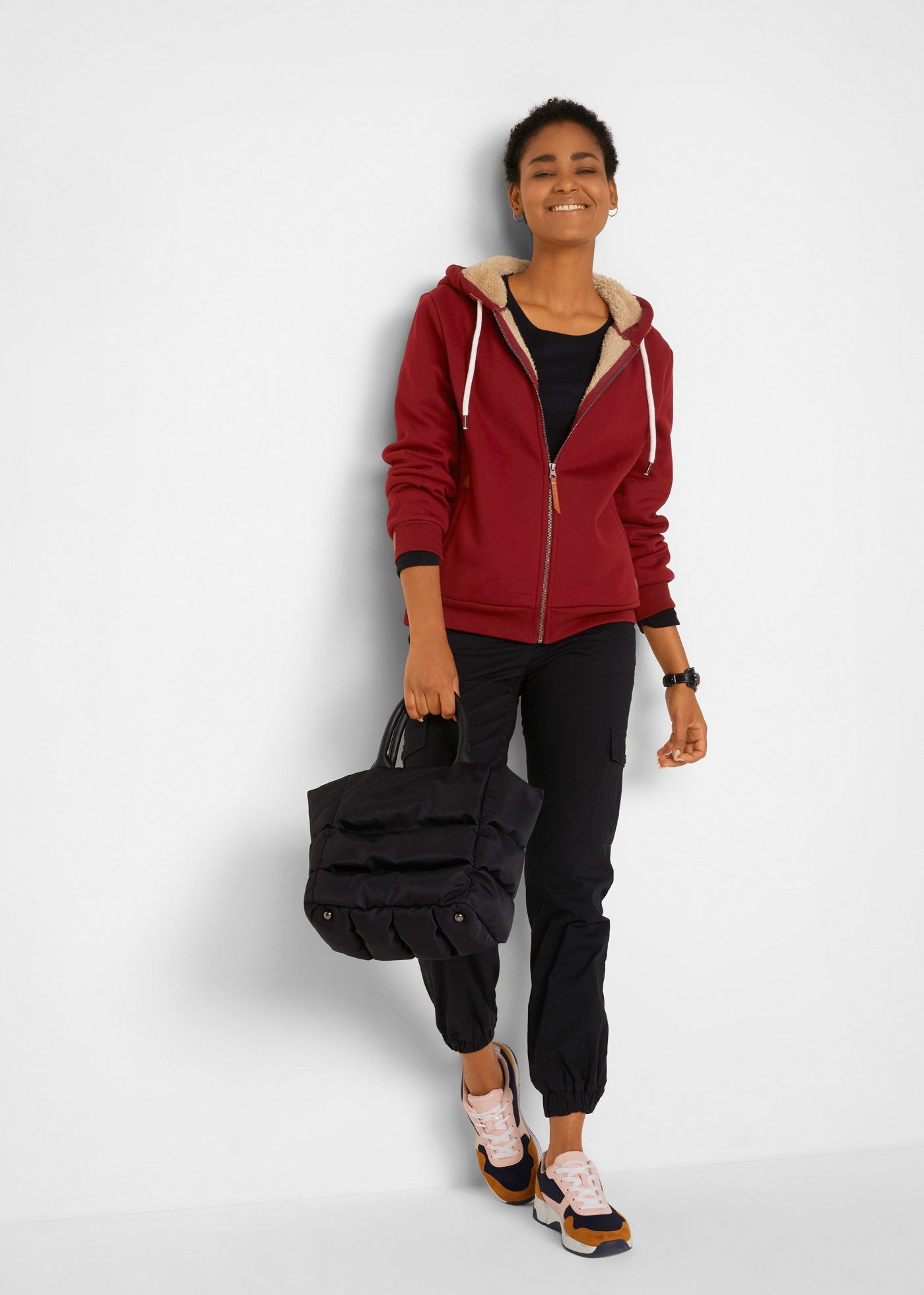 Kapuzensweatjacke BONPRIX, Damen, Gr. 52/54 (XXL), rot (kastanienrot), Sweatware, Obermaterial: 69% Polyester, 31% Baumwolle, unifarben mit Farbeinsatz, loose fit normal, ohne Ausschnitt, Bündchen, Sweatjacken, mit Kapuze, mit Teddyfutter, mit Reißverschl 3