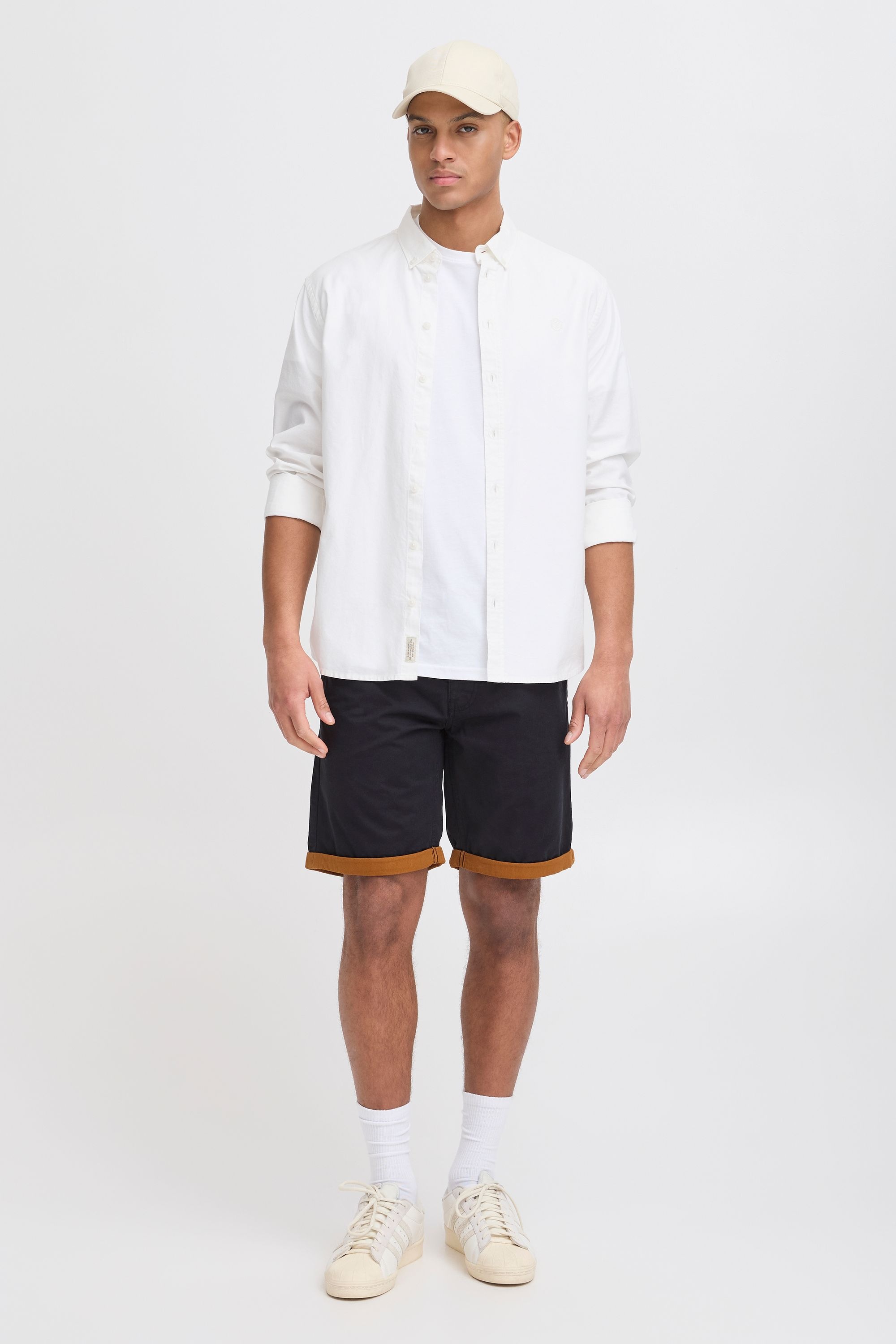 Thumbnail - Blend Chinoshorts "BHNeji" Chino Shorts mit umgeschlagenen Hosenbeinen in Kontrastfarbe