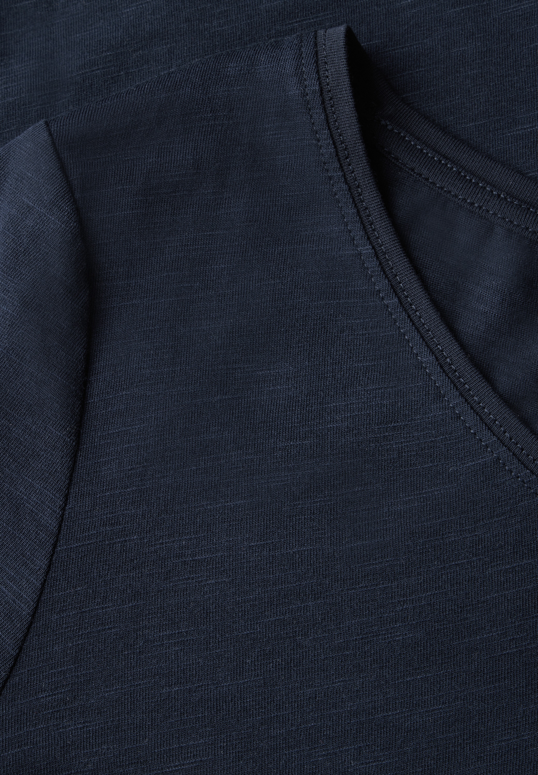 STREET ONE V-Shirt, mit abgerundetem V-Ausschnitt
