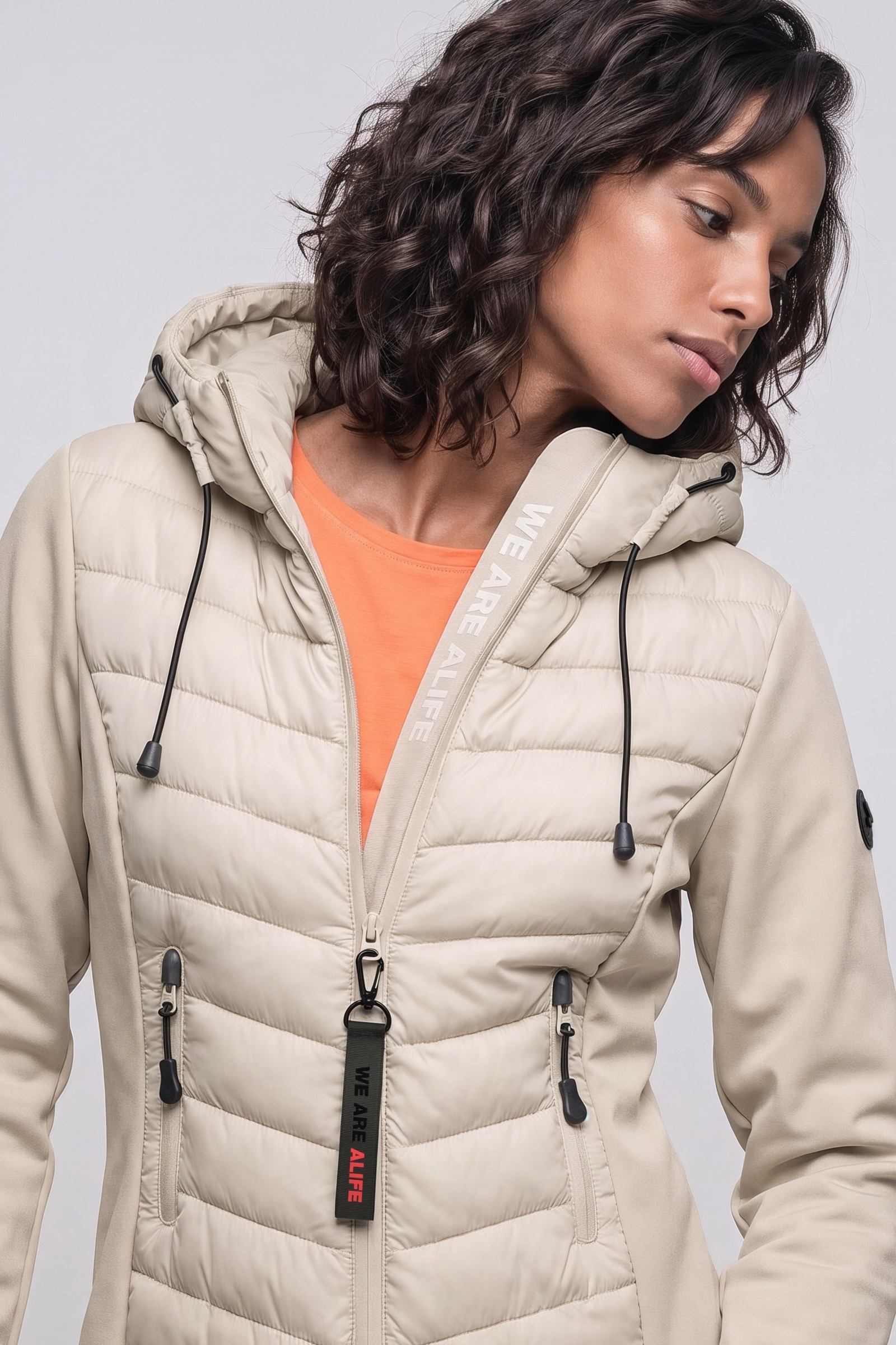 Alife & Kickin Sommerjacke »Damen YlvaAK A Übergangsjacke, Jacke« Chevron-Steppung, Kapuze mit Kordelzug, Zwei-Wege-Reißverschluss