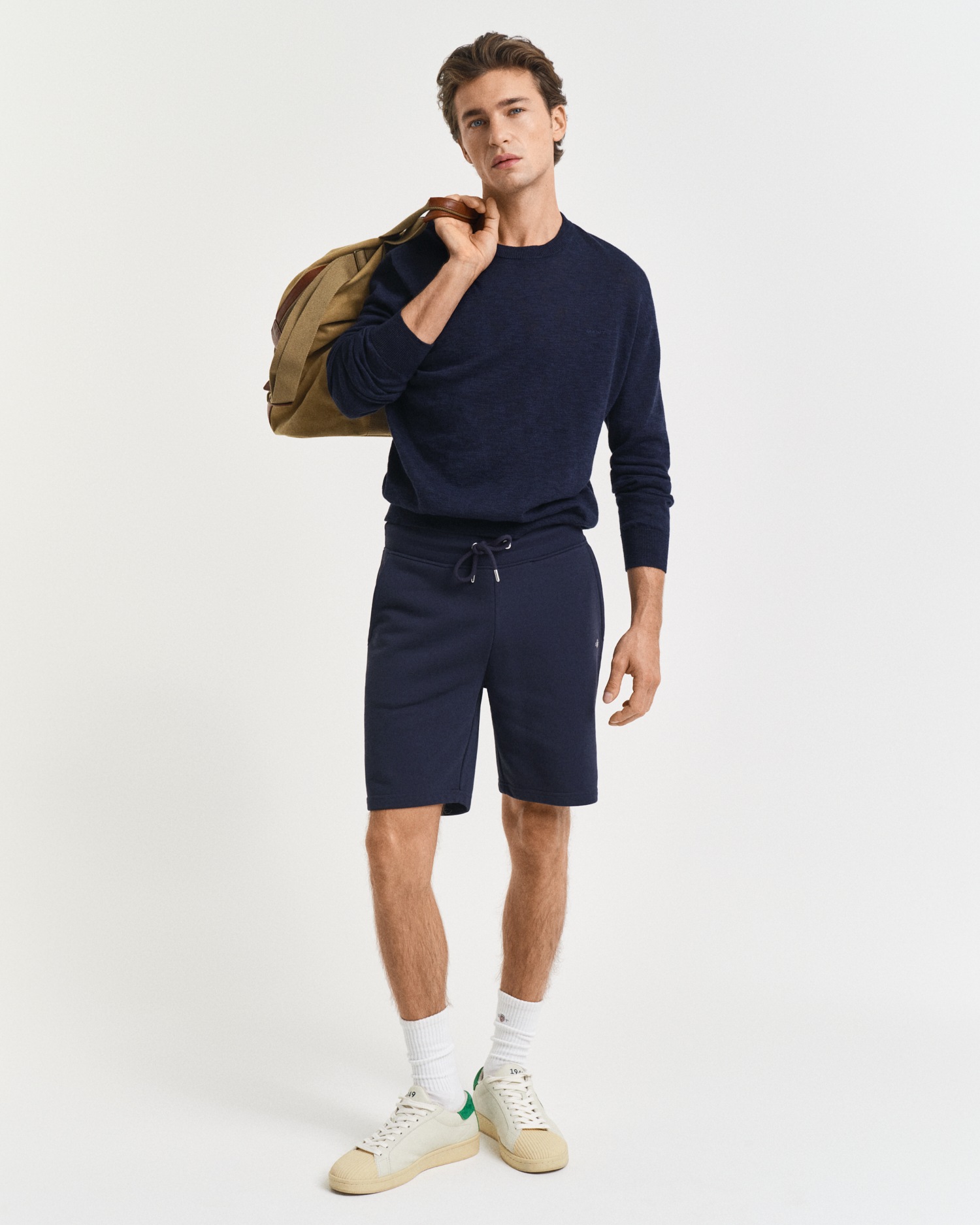 Gant Sweatshorts »REG SHIELD SWEAT SHORTS«  mit einer kleinen Logostickerei unter der Eingriffstasche